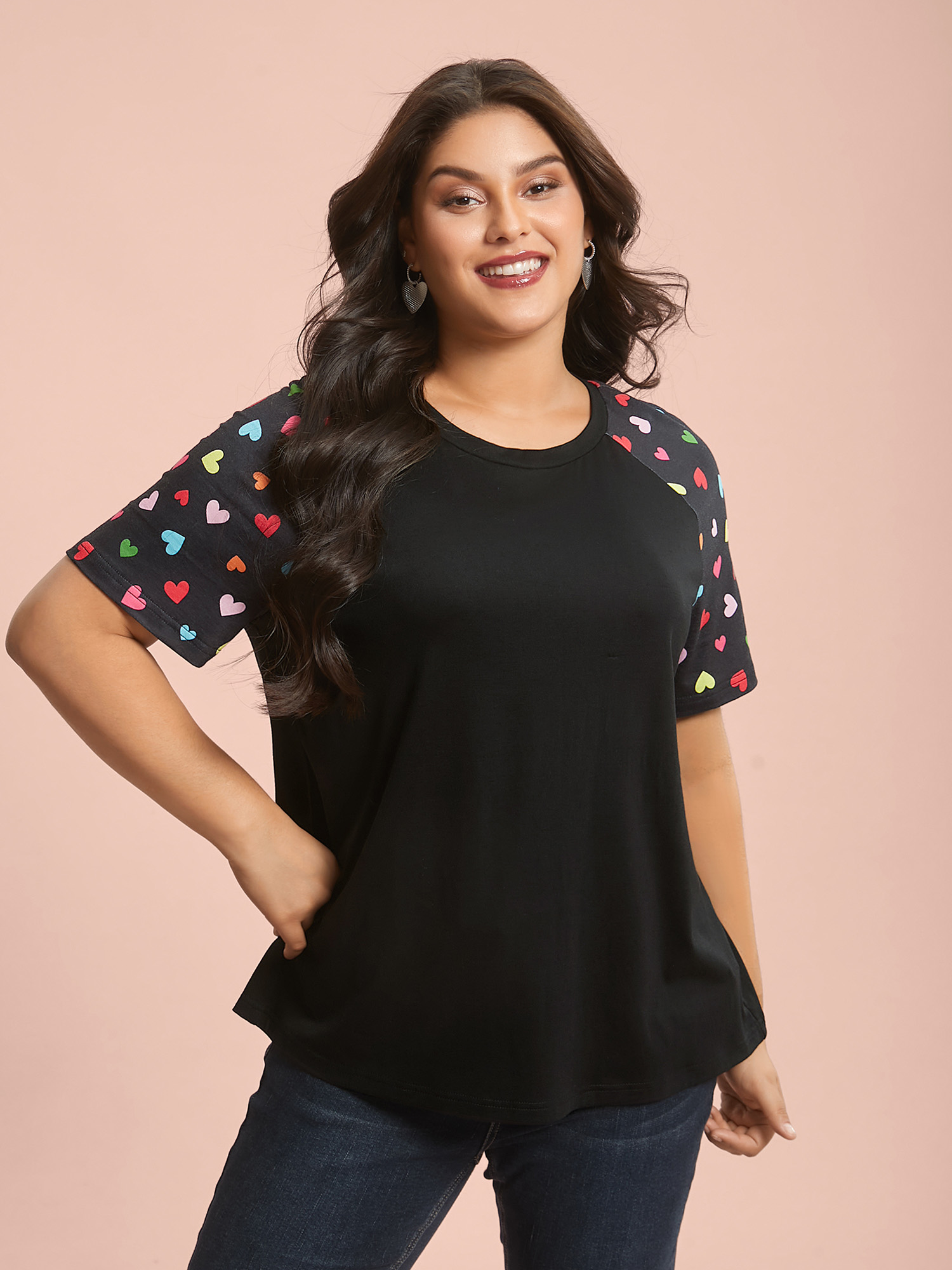 Plus Size Multi-Color Hearts Spliced Slim-Fit T-Shirt Black Women Casual Contrast Round Neck Everyday T-shirts BloomChic 12/L 