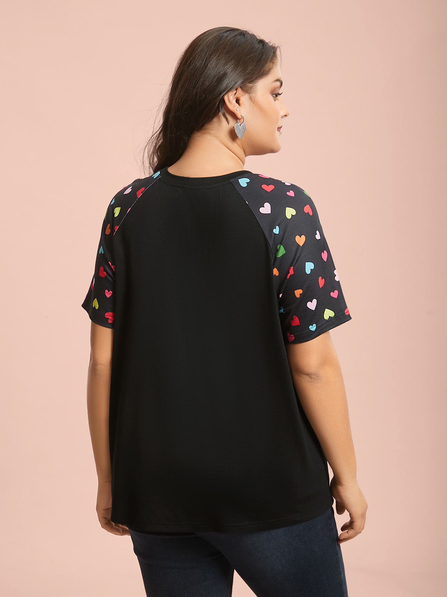 Plus Size Multi-Color Hearts Spliced Slim-Fit T-Shirt Black Women Casual Contrast Round Neck Everyday T-shirts BloomChic 12/L 