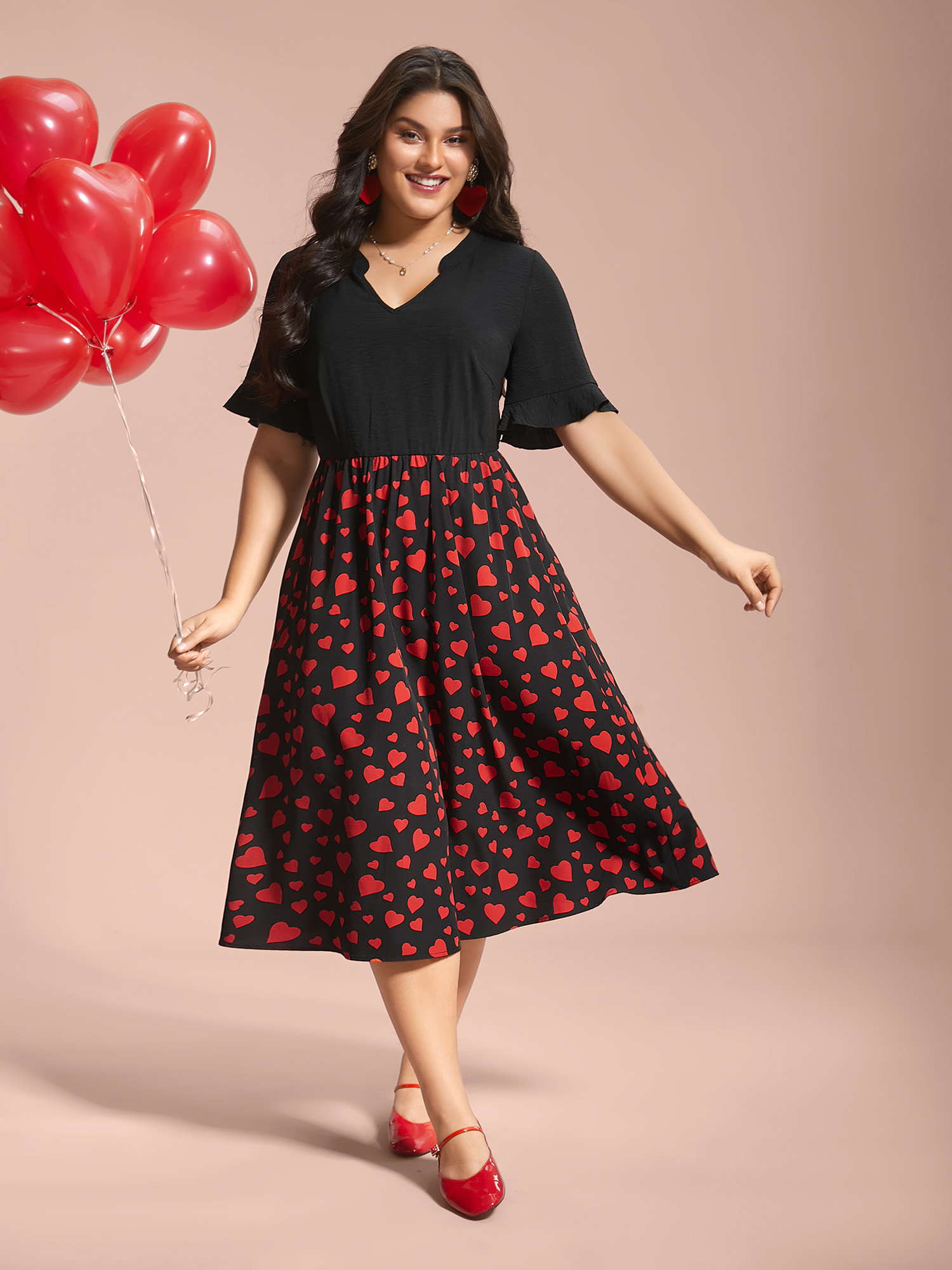 

Plus Size Contrast Heart Pattern Notched Collar Dress Black Women Elegant Patchwork Notched collar Short sleeve Curvy BloomChic 16/L