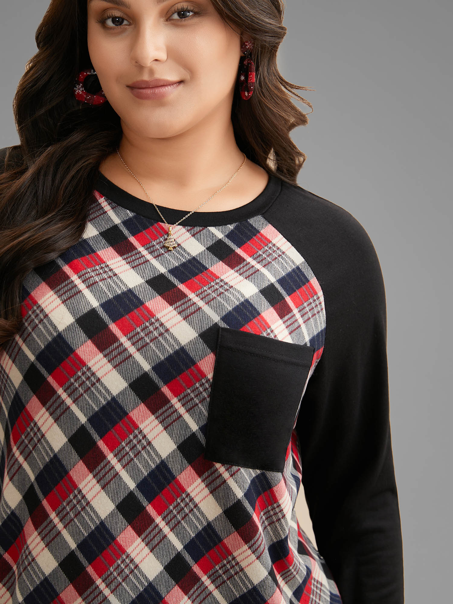 

Plus Size Color-block Design Patch Pocket Tee Black Women Casual Contrast Round Neck Everyday T-shirts BloomChic
