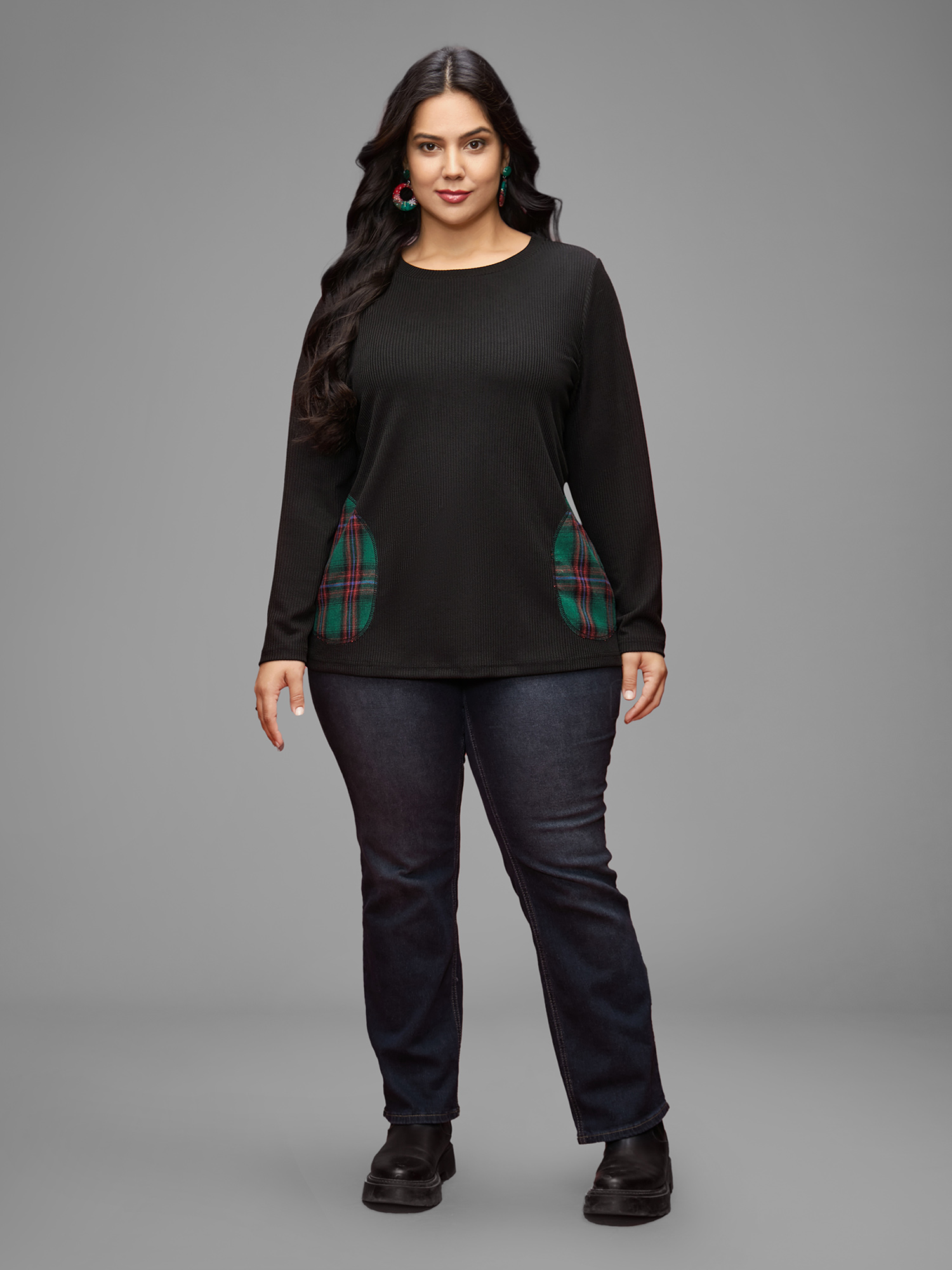 Plus Size Ribbed Contrast Pocket Slim-Fit Tee Black Women Casual Texture Round Neck Everyday T-shirts BloomChic 12/L 