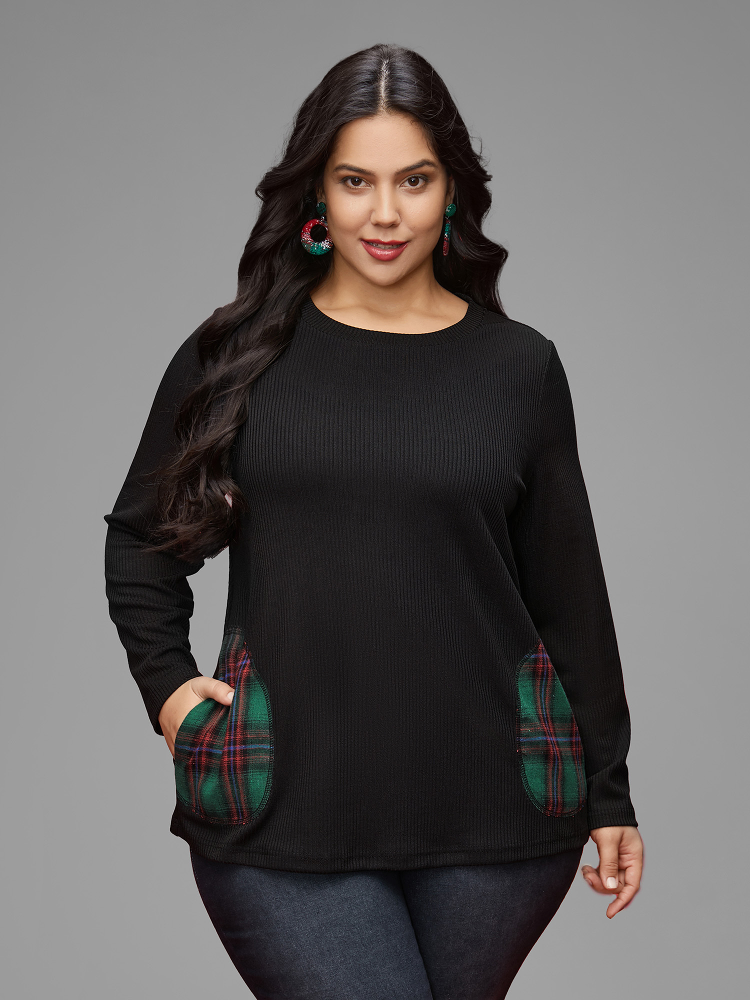 Plus Size Ribbed Contrast Pocket Slim-Fit Tee Black Women Casual Texture Round Neck Everyday T-shirts BloomChic 12/L 
