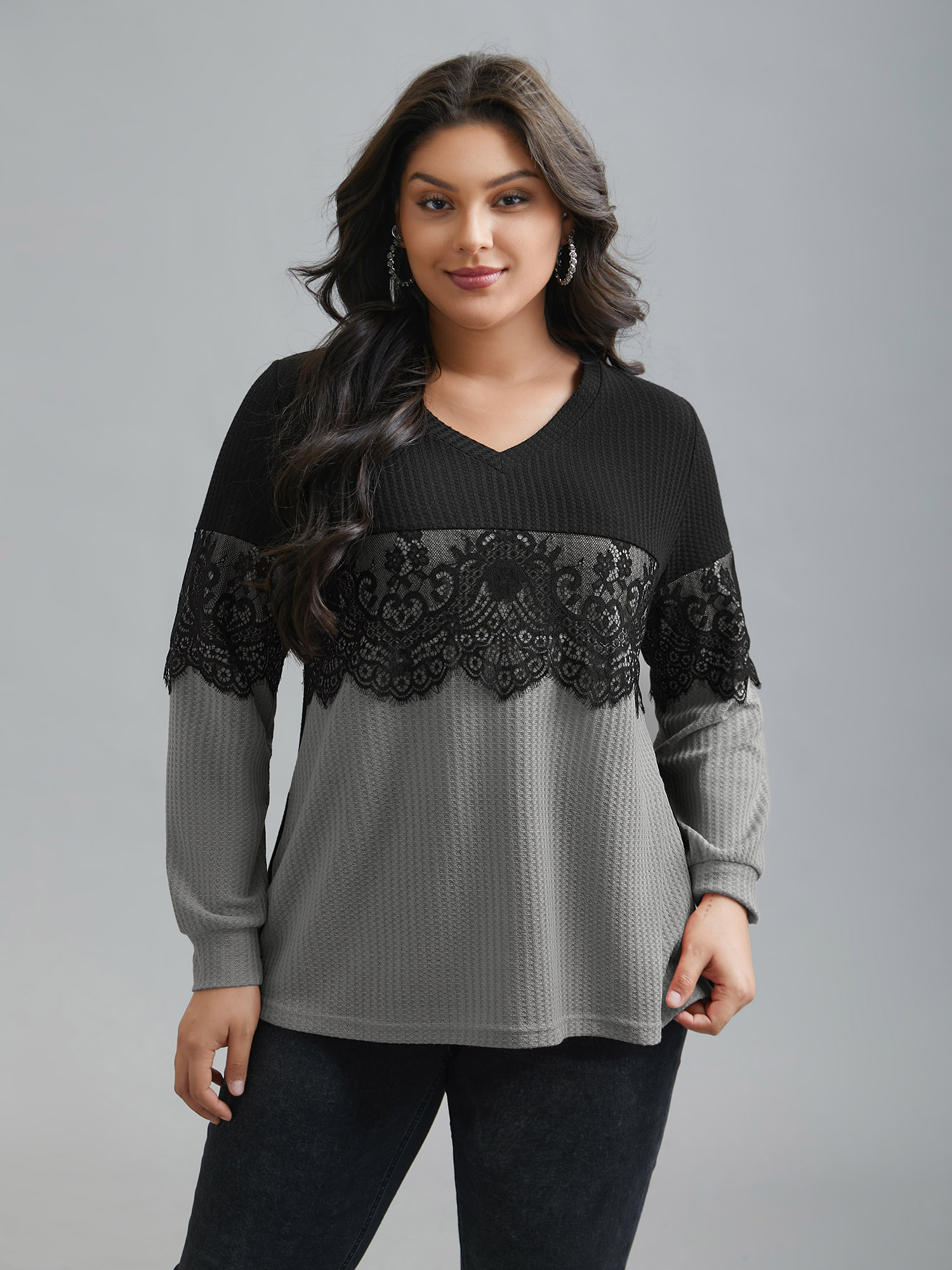 

Plus Size Crochet Lace Mesh Contrast Patchwork Top LightGray V-neck Extra Long Sleeve Casual Jersey Tops