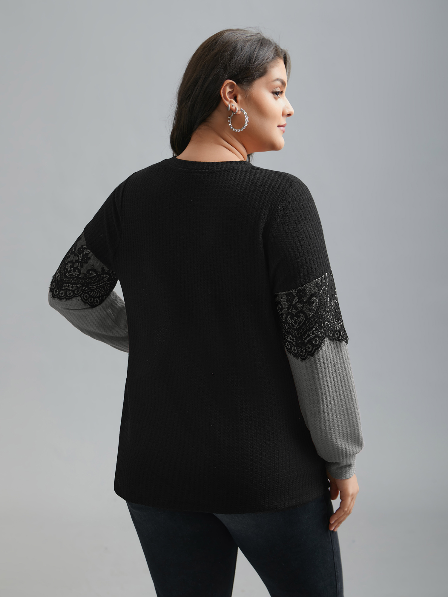 

Plus Size Crochet Lace Mesh Contrast Patchwork Top LightGray V-neck Extra Long Sleeve Casual Jersey Tops