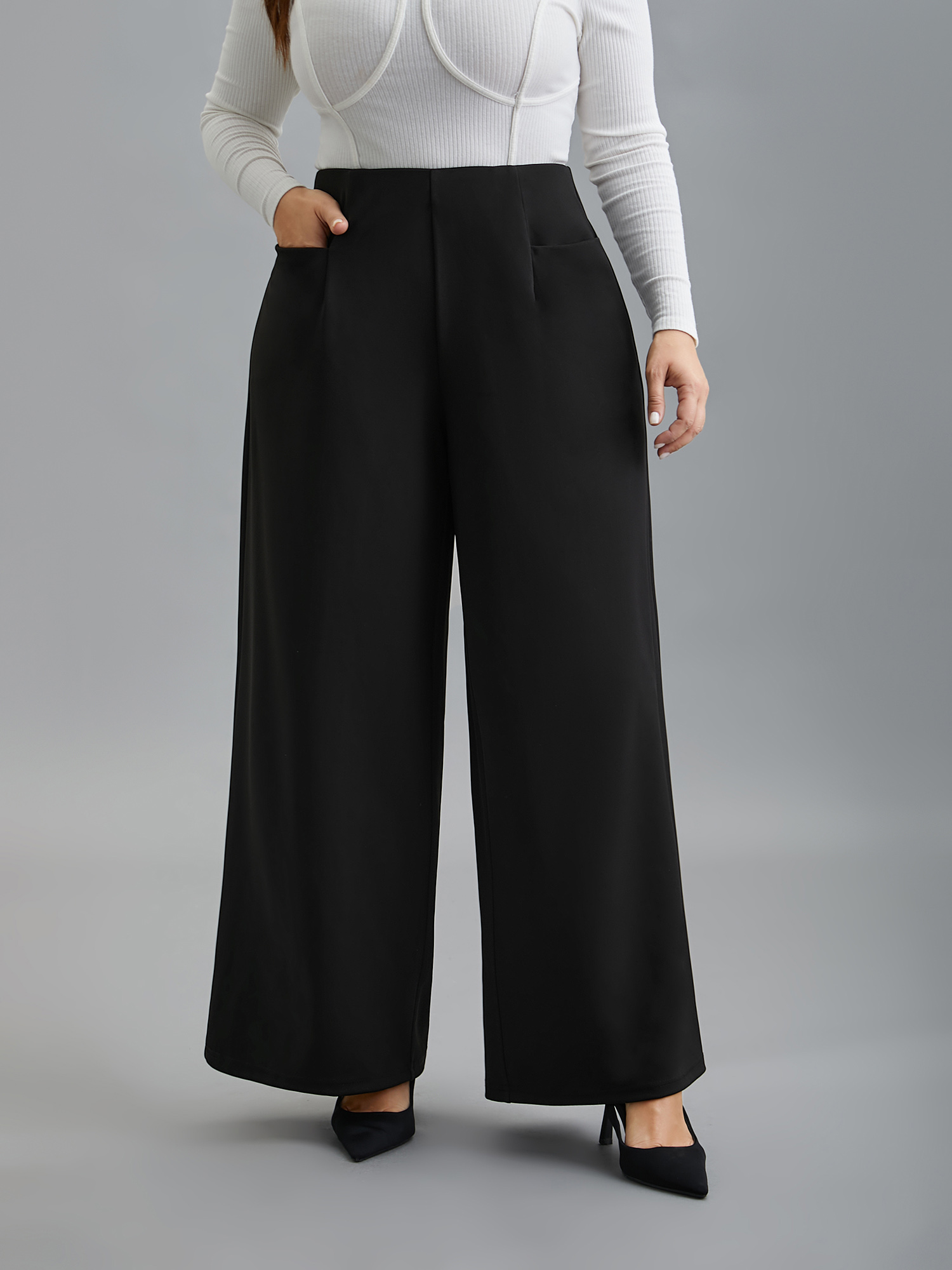 

Plus Size Solid Pleated Wide-Leg Pants Women Black At the Office Wide Leg Mid Rise Work Pants BloomChic 16/L