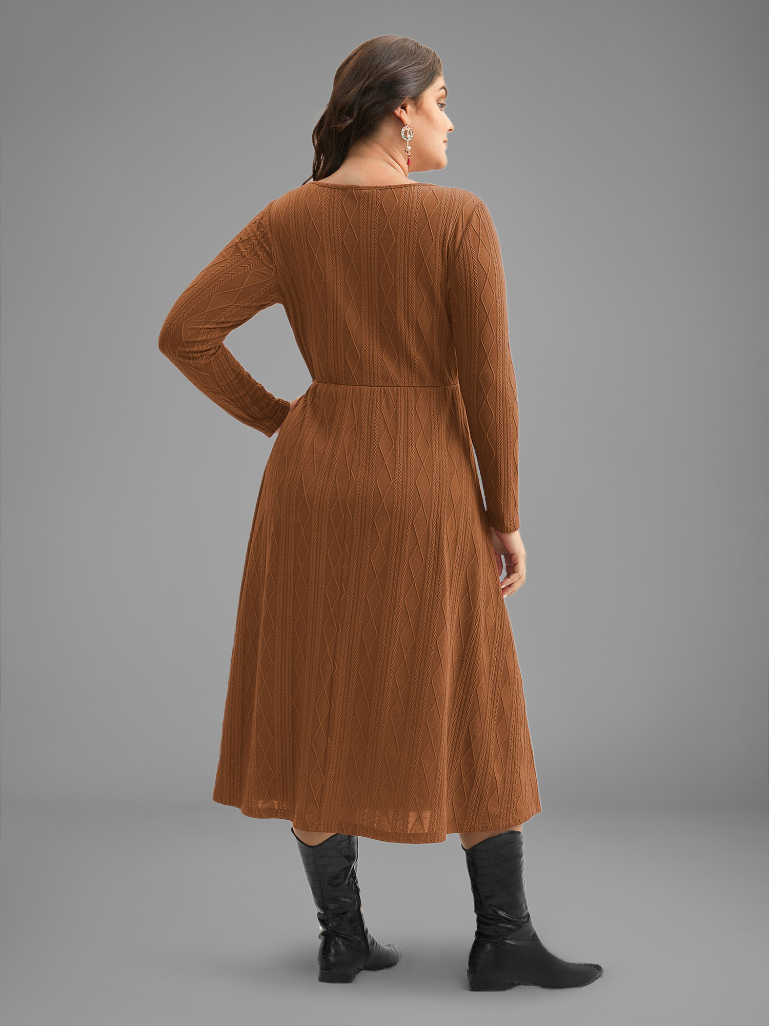 Plus Size Textured Knit Fit-And-Flare Midi Dress LightBrown Women Casual Texture Round Neck Long Sleeve Curvy BloomChic 30/6X 