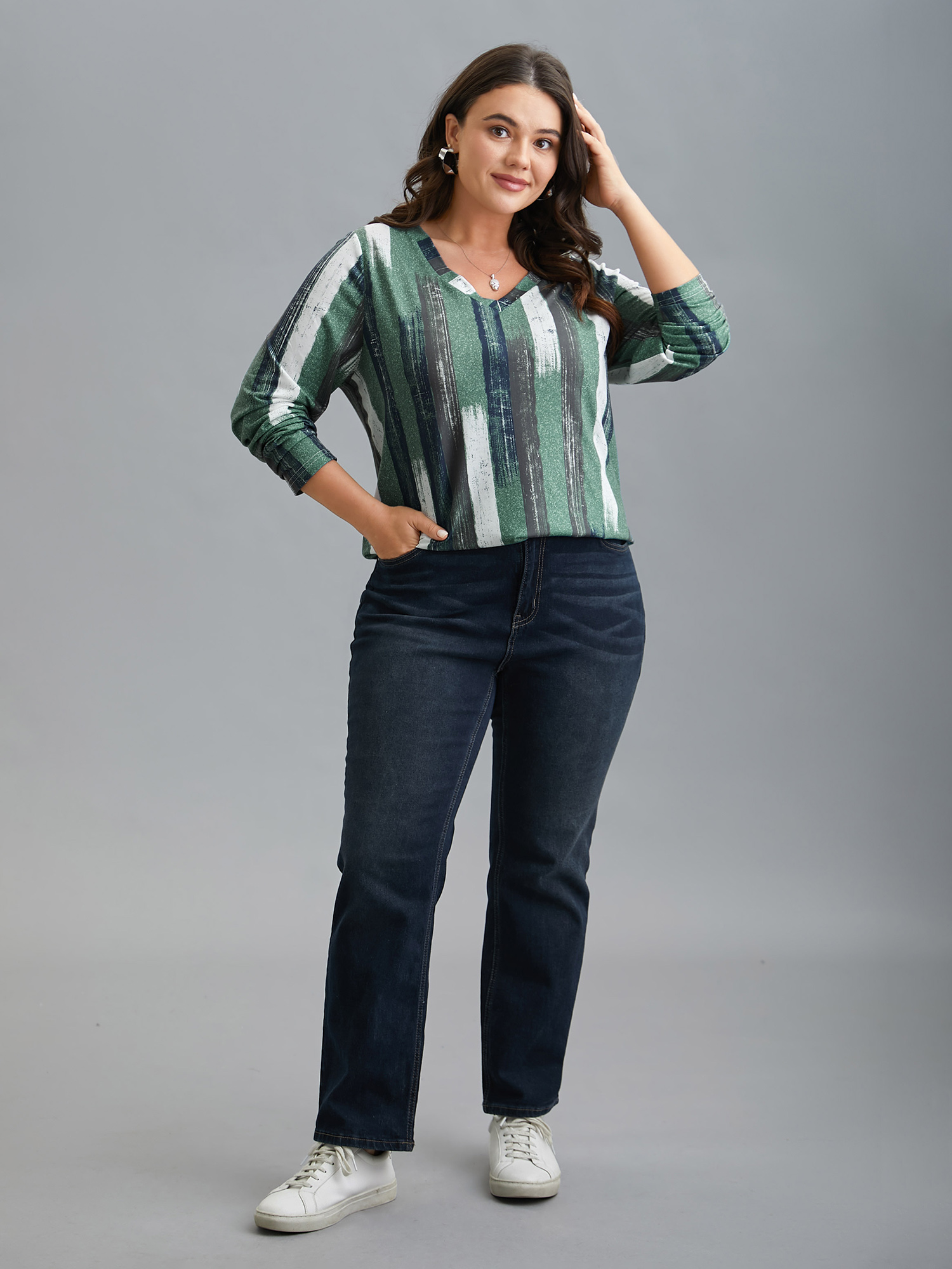 Plus Size Abstract Print V-Neck Fitted T-Shirt Multicolor Women Casual Contrast V-neck Everyday T-shirts BloomChic 30/6X 