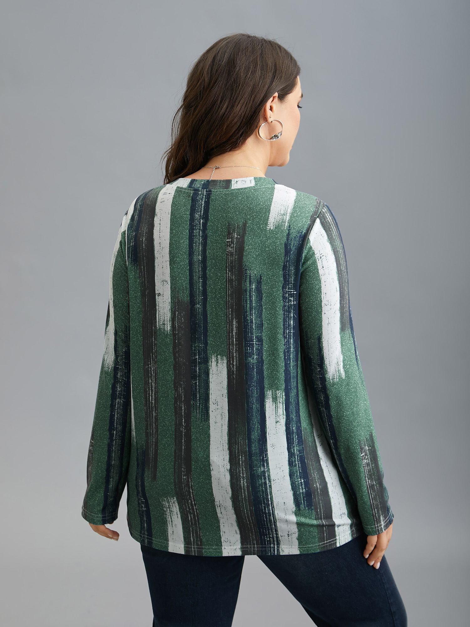 Plus Size Abstract Print V-Neck Fitted T-Shirt Multicolor Women Casual Contrast V-neck Everyday T-shirts BloomChic 30/6X 