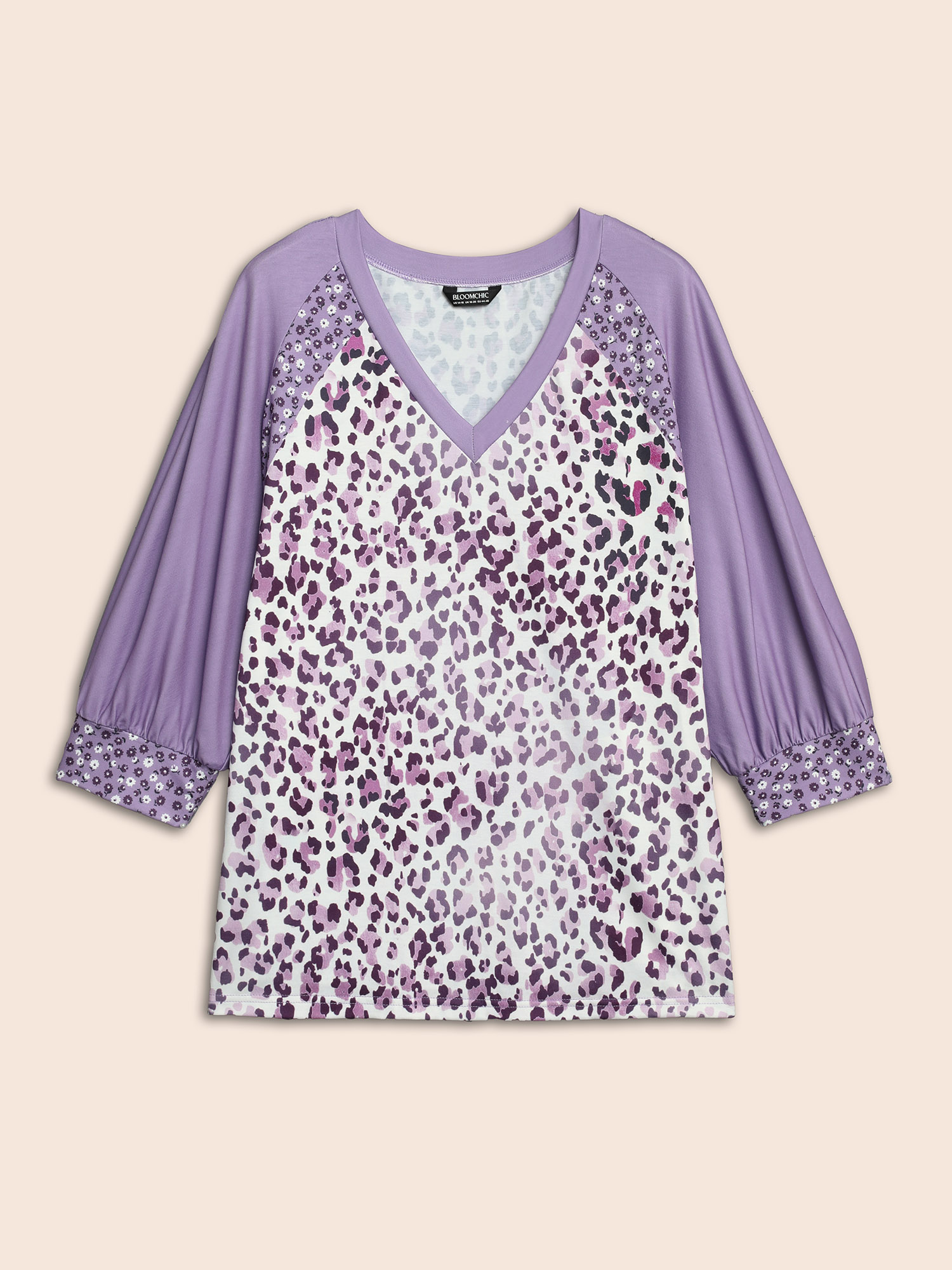 

Plus Size Leopard Print Contrast Raglan Sleeve T-Shirt Multicolor Women Casual Contrast V-neck Everyday T-shirts BloomChic