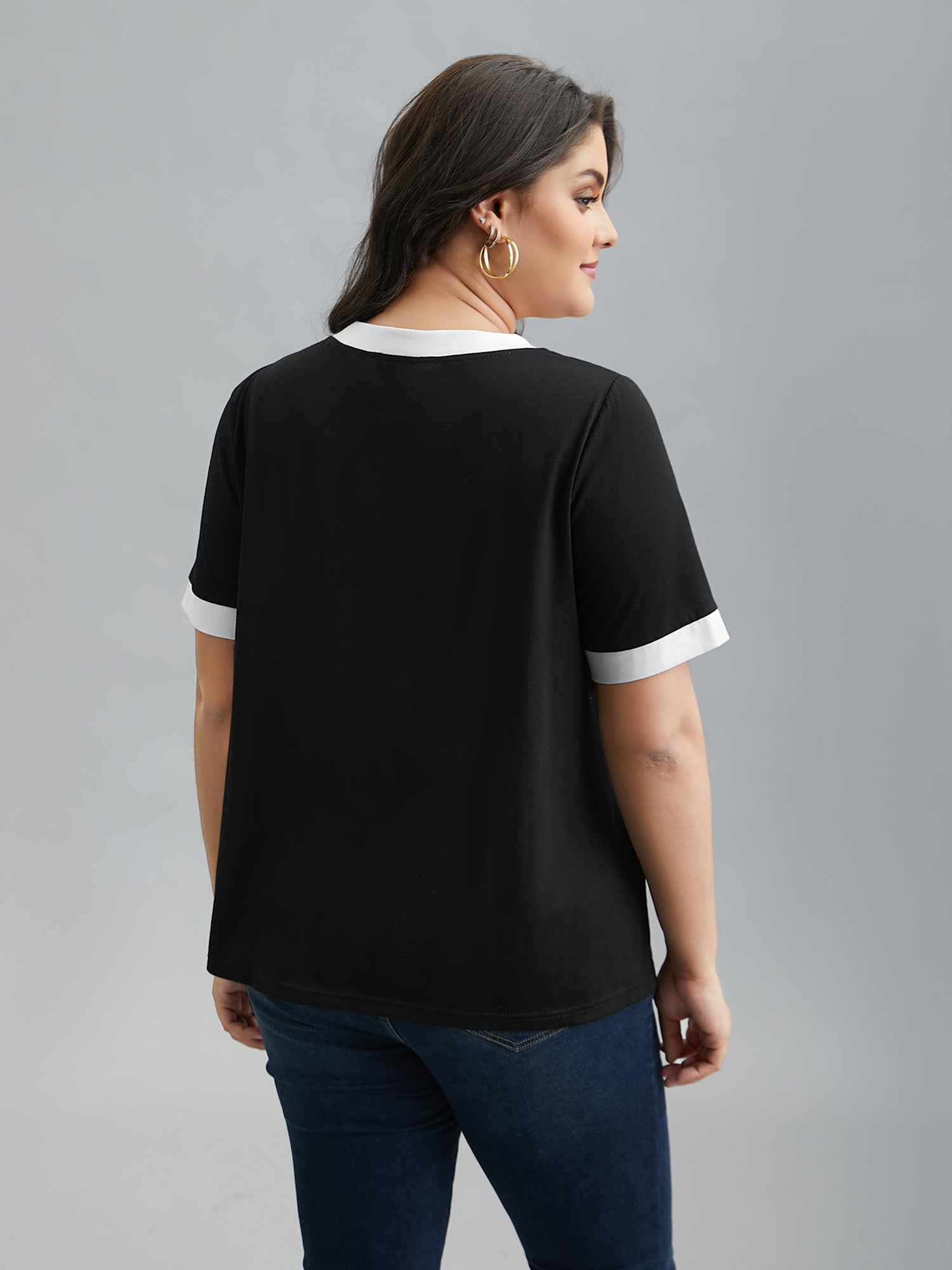 

Plus Size Color-Block Stretchy V-Neck T-Shirt Black Women Casual Contrast V-neck Everyday T-shirts BloomChic