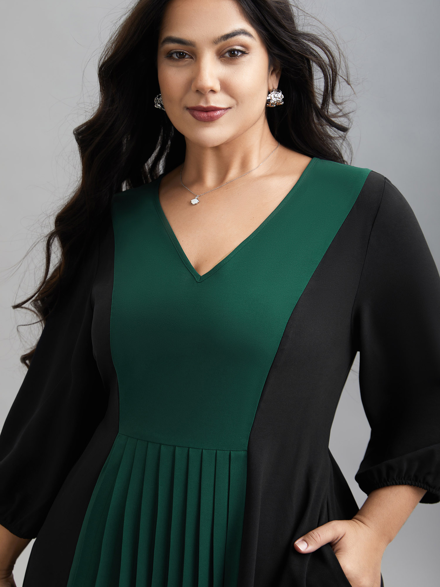 Plus Size Color Block V-Neck Pleated Midi Dress DarkGreen Women At the Office Contrast V-neck Elbow-length sleeve Curvy BloomChic 12/L 
