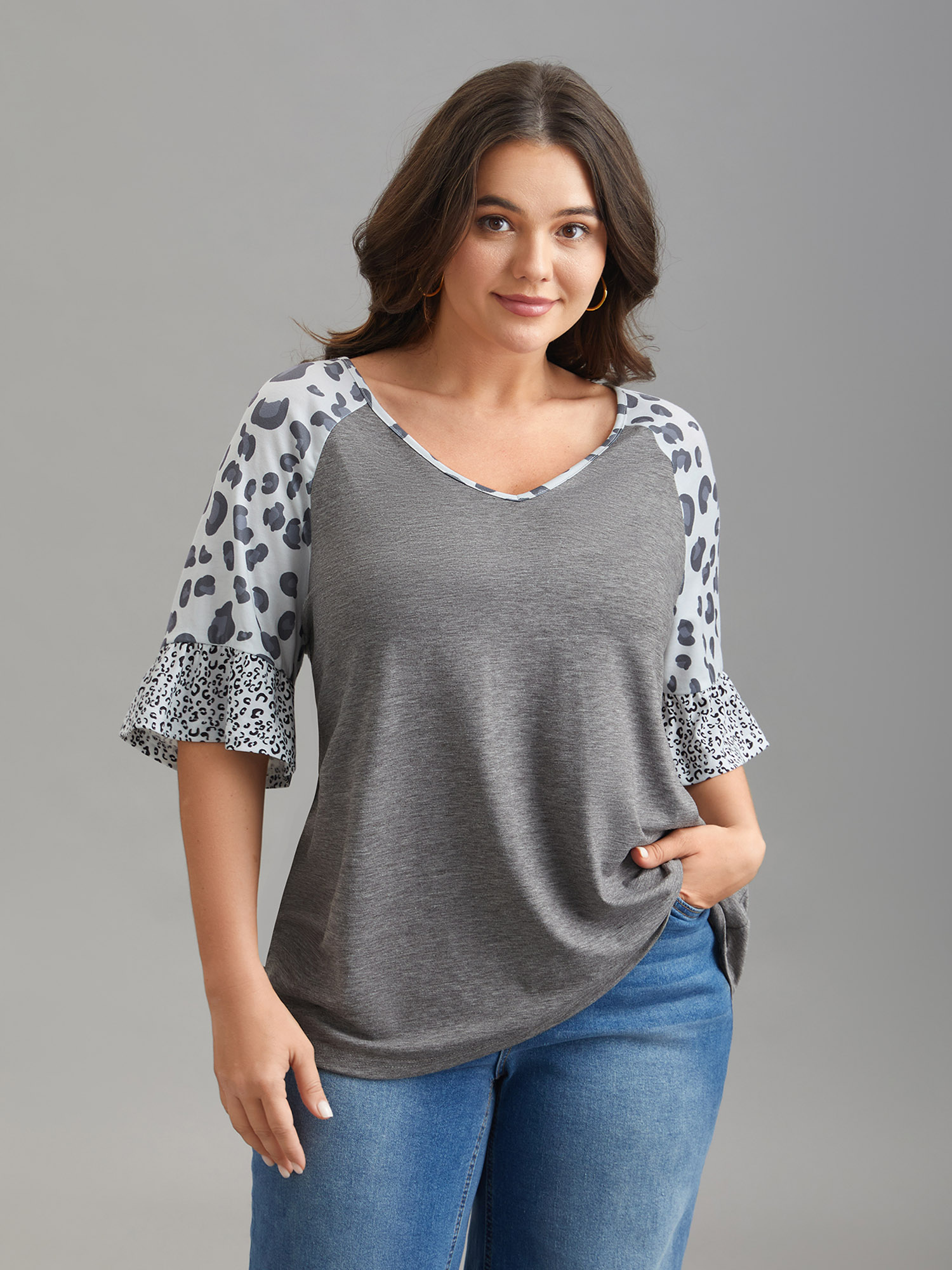 

Plus Size Leopard Print Heather Contrast V-Neck T-Shirt DarkGray Women Casual Contrast V-neck Everyday T-shirts BloomChic