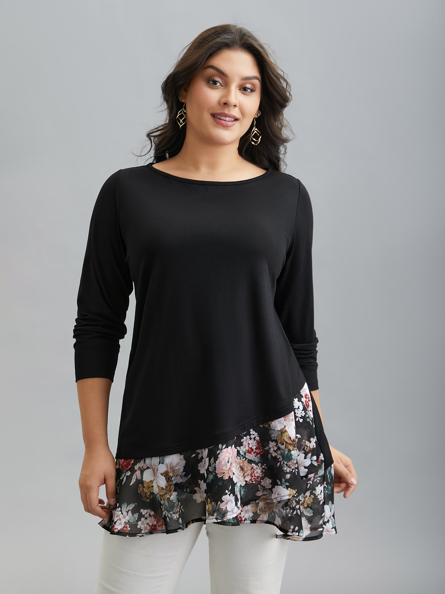 

Plus Size Floral Print Contrast Round Neck T-Shirt Black Women Elegant Overlapping Natural Flowers Boat Neck Loose Everyday T-shirts BloomChic