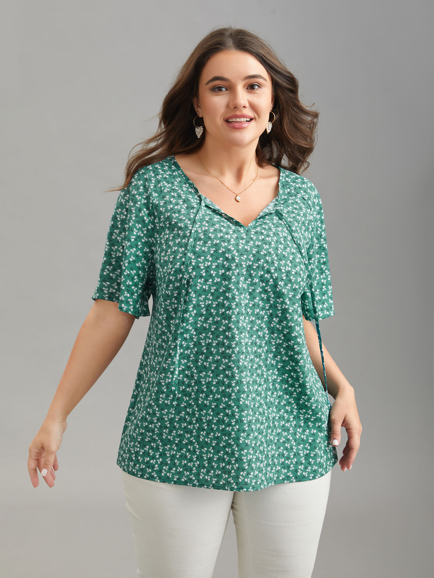 

Plus Size Emerald Ditsy Floral Print Half Sleeve Shirt Women Elegant Short sleeve Ribbon-tied collar Everyday Blouses BloomChic