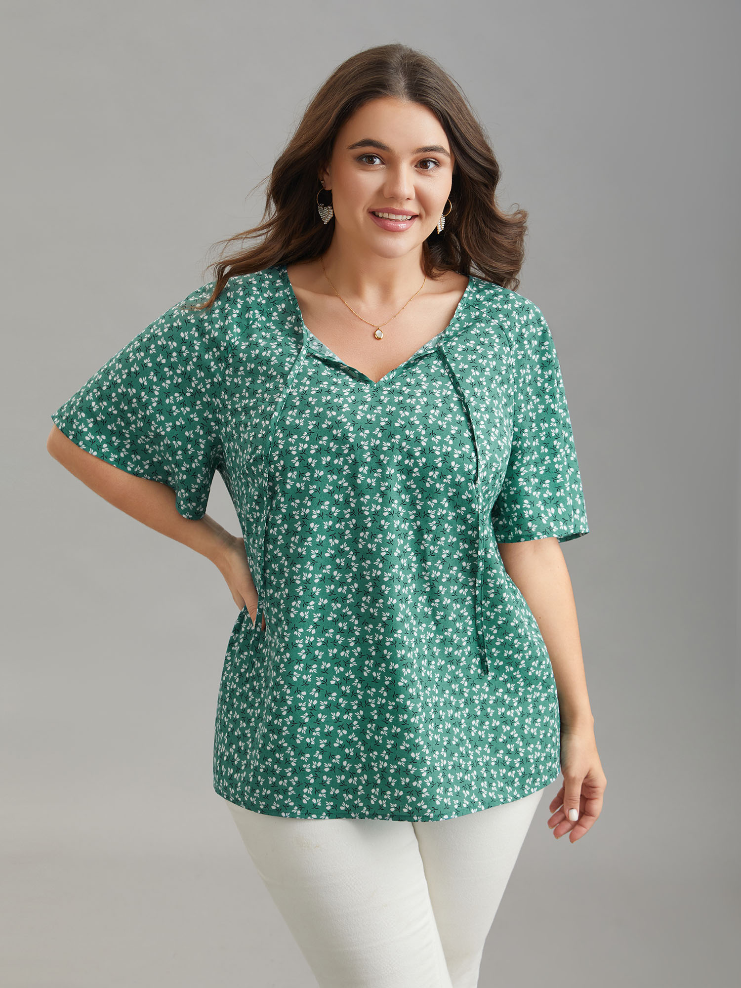 Plus Size Emerald Ditsy Floral Print Half Sleeve Shirt Women Elegant Short sleeve Ribbon-tied collar Everyday Blouses BloomChic 12/L 