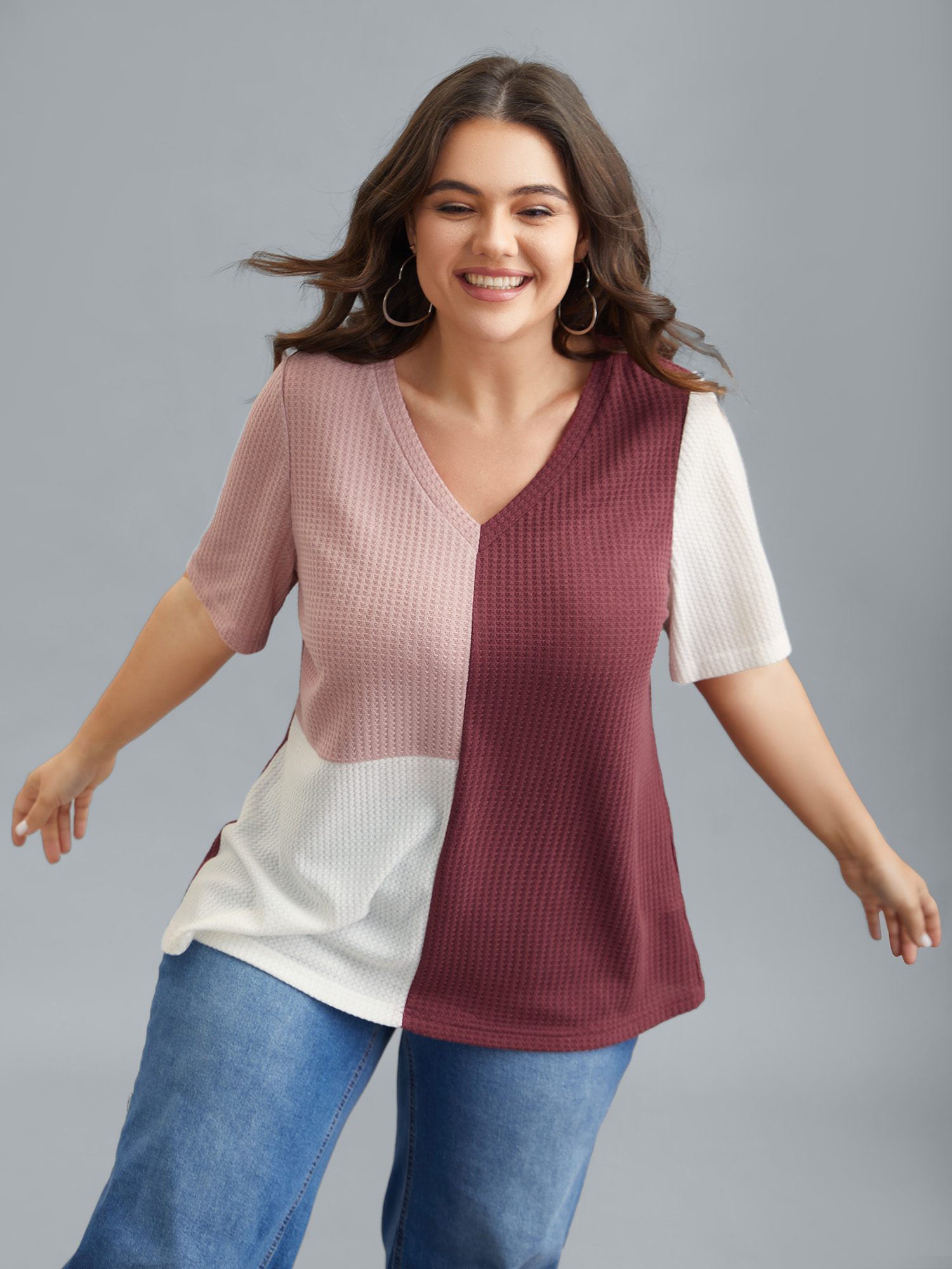 

Plus Size Color Block V-Neck Relaxed Fit T-Shirt Burgundy Women Casual Texture V-neck Everyday T-shirts BloomChic