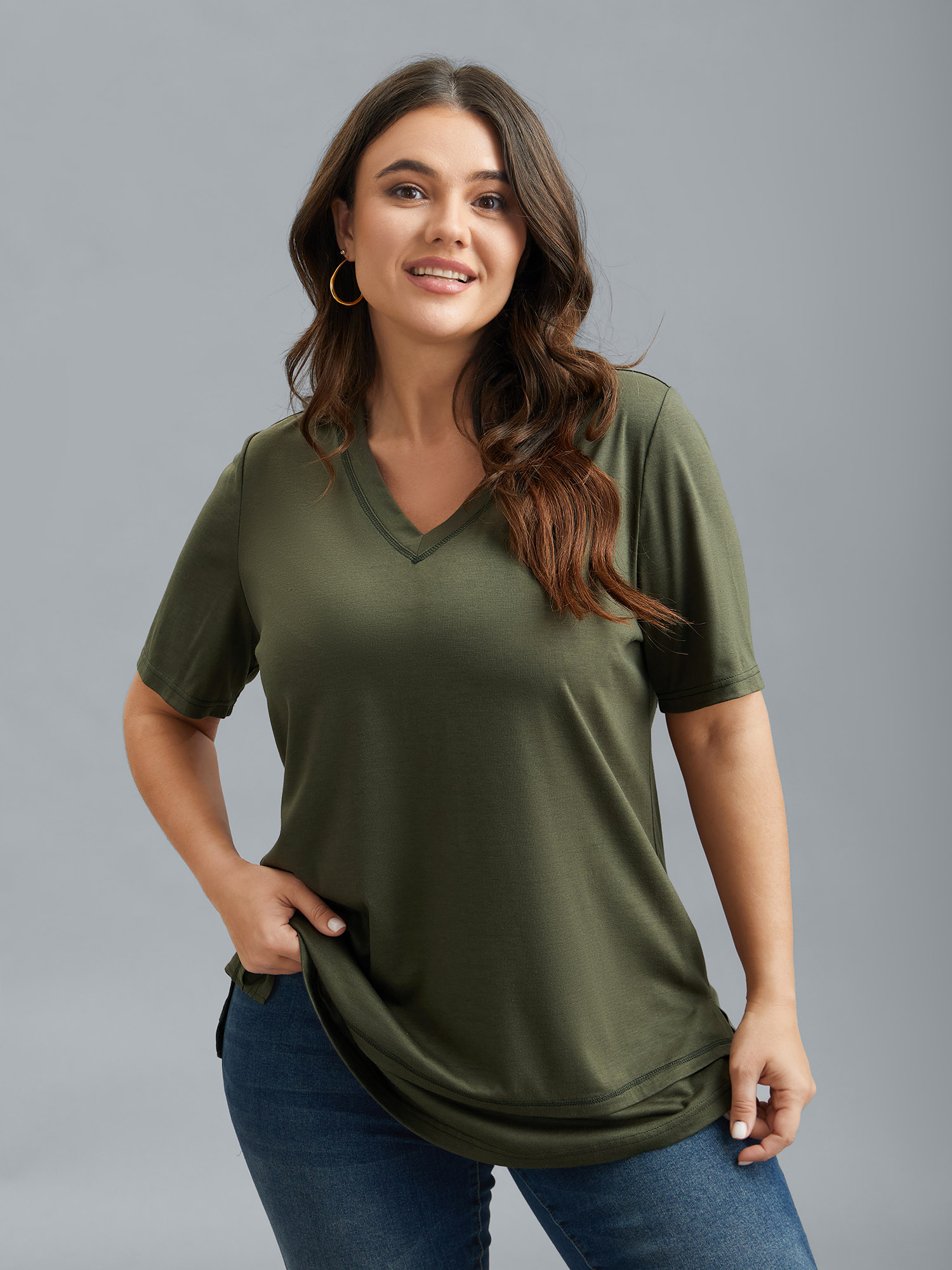 

Plus Size V-Neck Half-Sleeve T-Shirt ArmyGreen Women Casual Topstitching V-neck Everyday T-shirts BloomChic