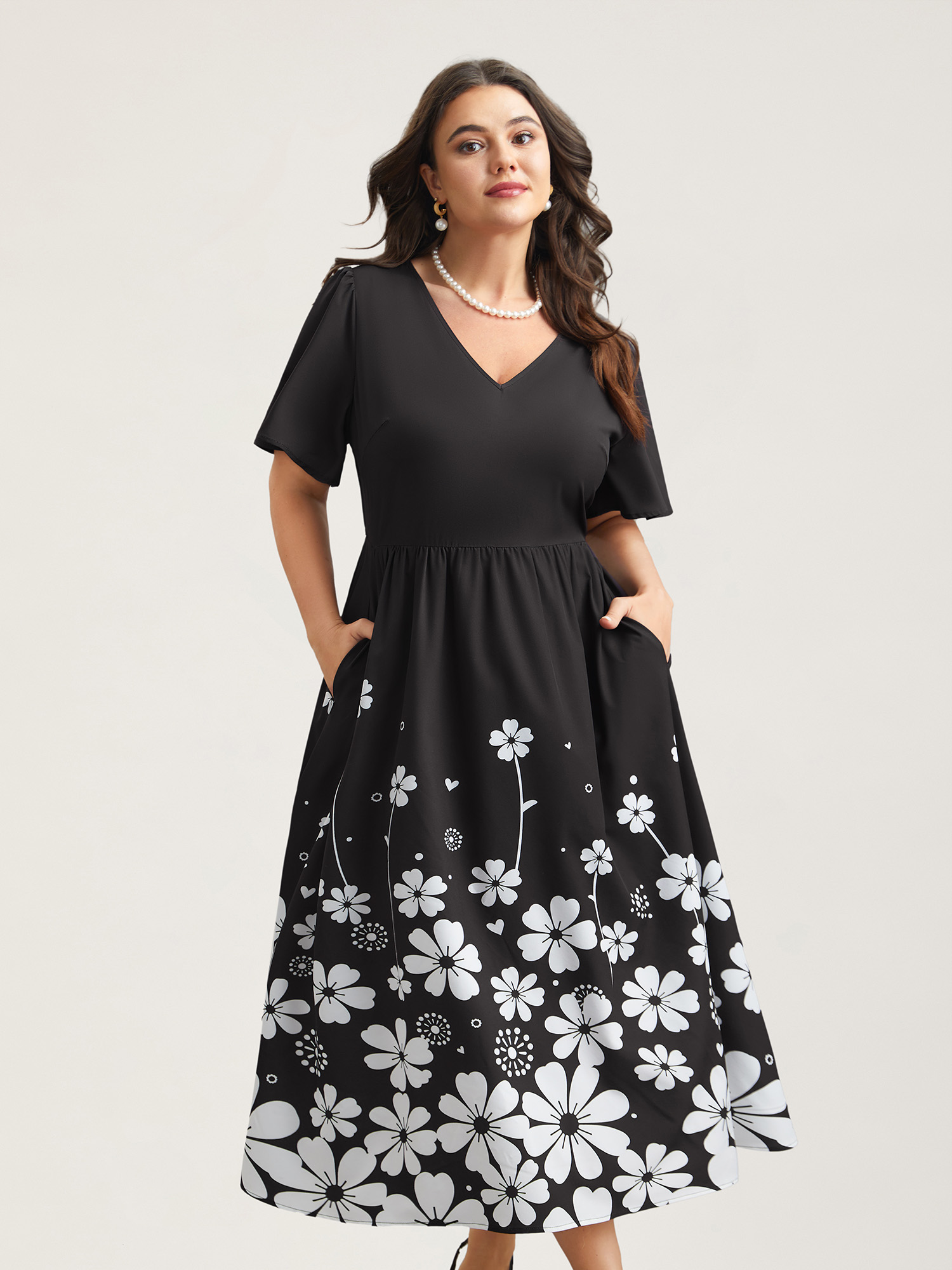 

Plus Size V-Neck Floral Print Flared Sleeve Dress Black Women Elegant Gathered V-neck Short sleeve Curvy BloomChic