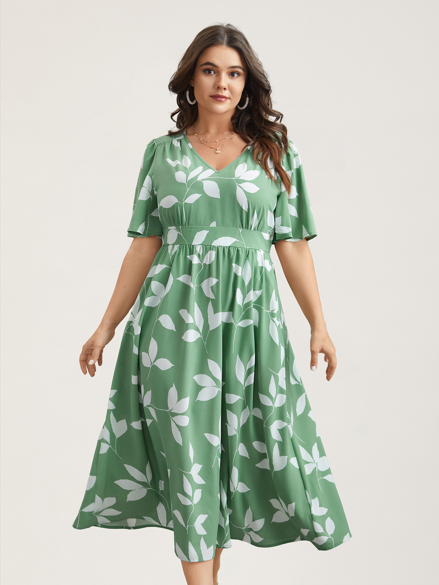 Plus Size Leaf Print Waist-Cinched Flared Maxi Dress Sage Women Elegant Gathered V-neck Half Sleeve Curvy BloomChic 12/L 