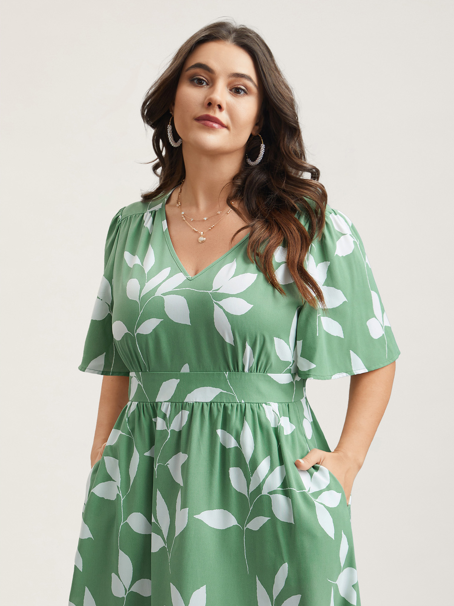 Plus Size Leaf Print Waist-Cinched Flared Maxi Dress Sage Women Elegant Gathered V-neck Half Sleeve Curvy BloomChic 12/L 