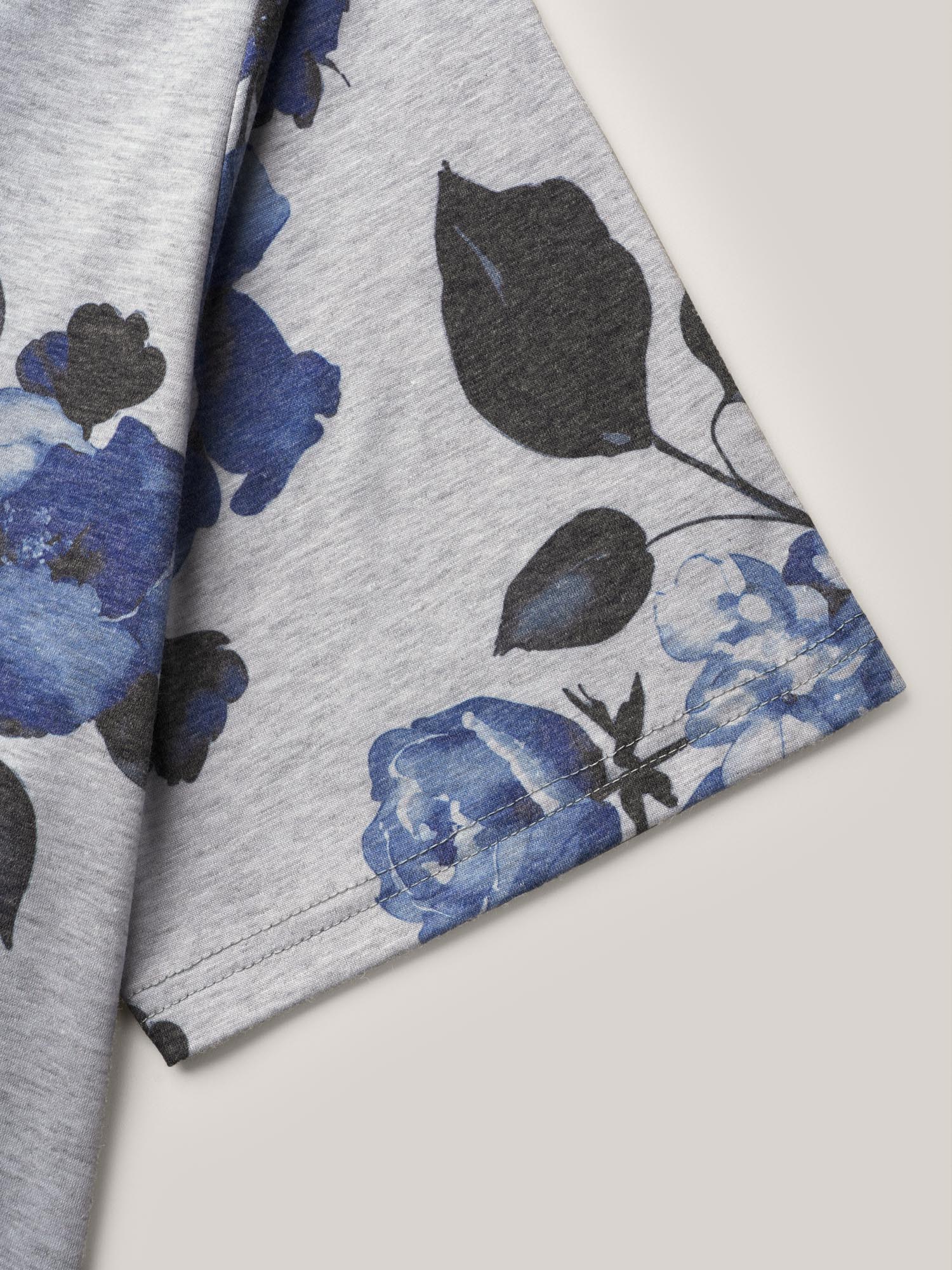 Plus Size Floral Print Round Neck Fitted T-Shirt DarkGray Women Casual Non Natural Flowers Boat Neck Everyday T-shirts BloomChic 30/6X 