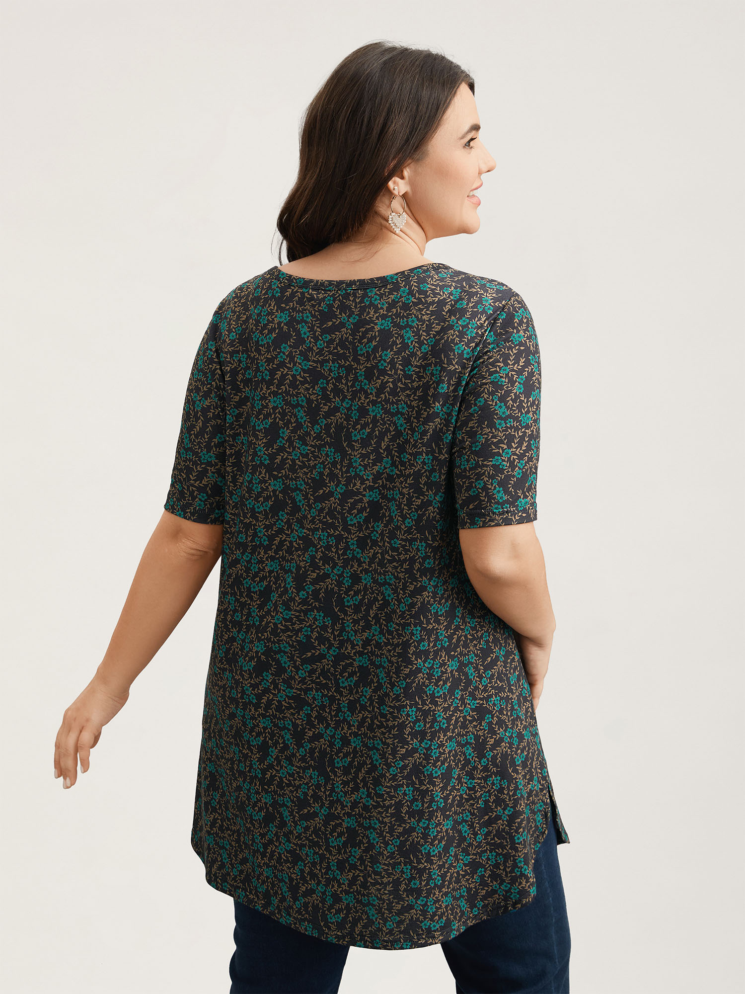 Plus Size Floral Print Round Neck Slit T-Shirt Multicolor Women Elegant Contrast Natural Flowers U-neck Loose Everyday T-shirts BloomChic 26/4X 