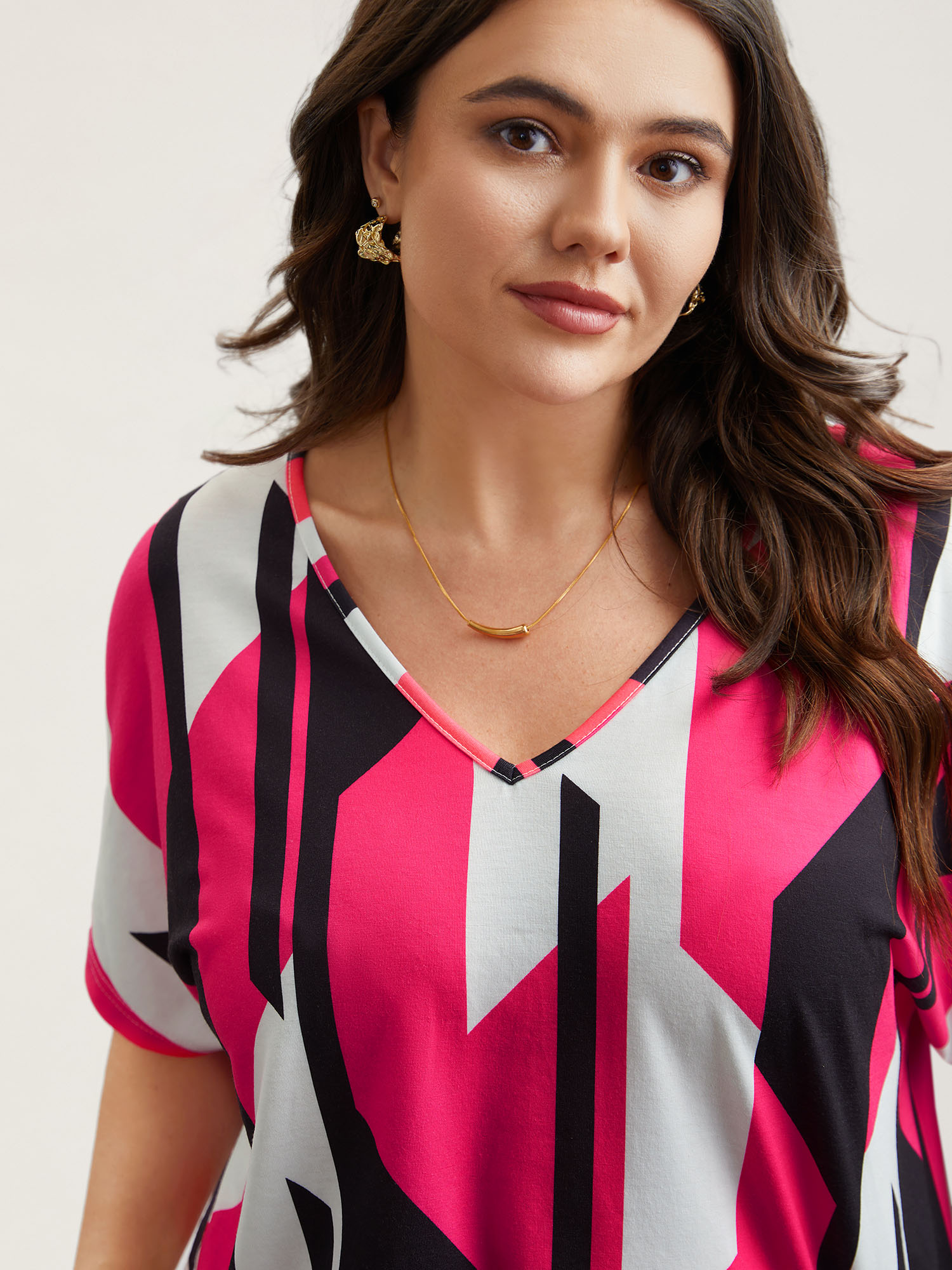 Plus Size Abstract Print V-Neck T-Shirt Multicolor Women Casual Contrast V-neck Everyday T-shirts BloomChic 26/4X 