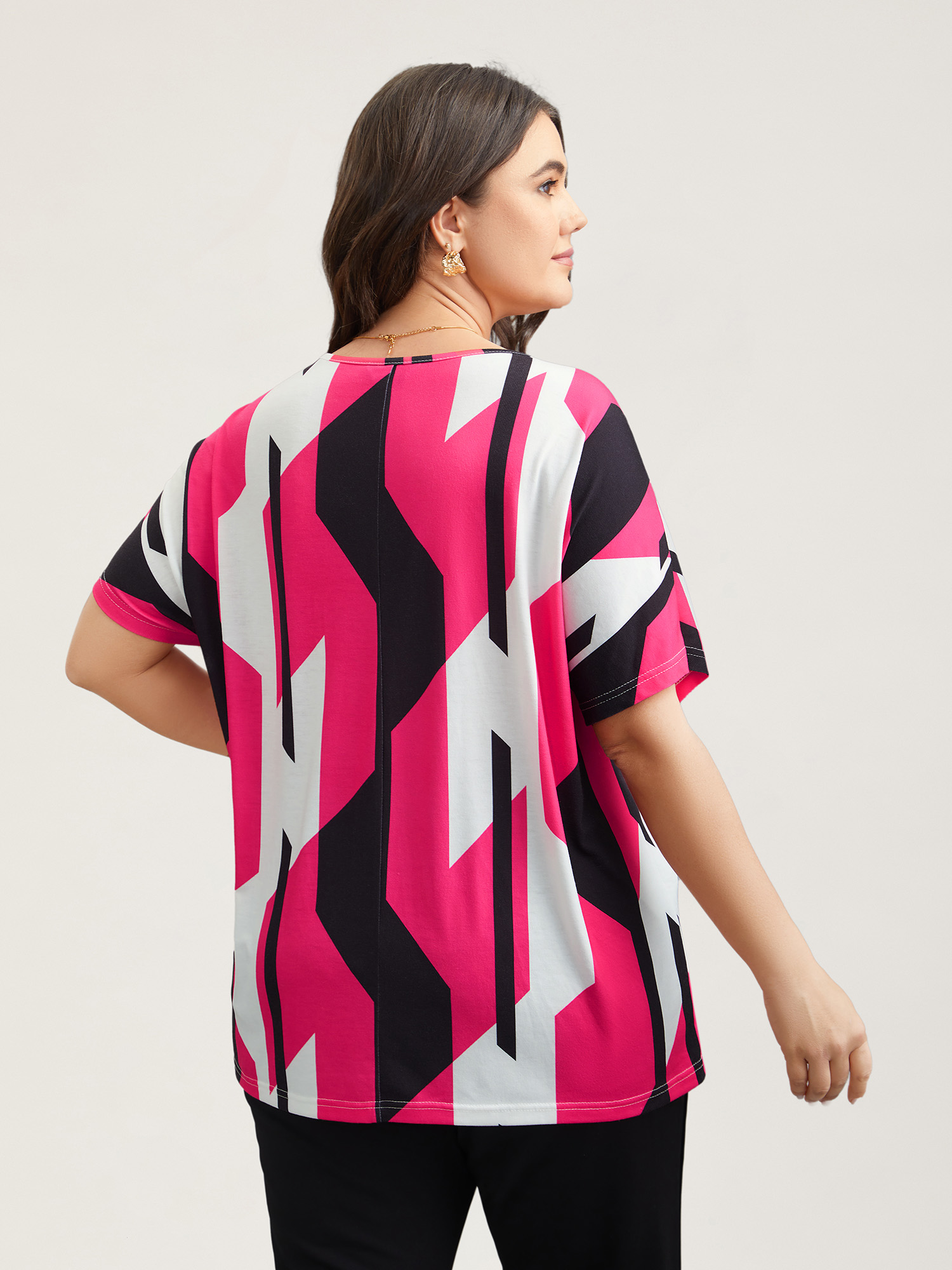 Plus Size Abstract Print V-Neck T-Shirt Multicolor Women Casual Contrast V-neck Everyday T-shirts BloomChic 26/4X 
