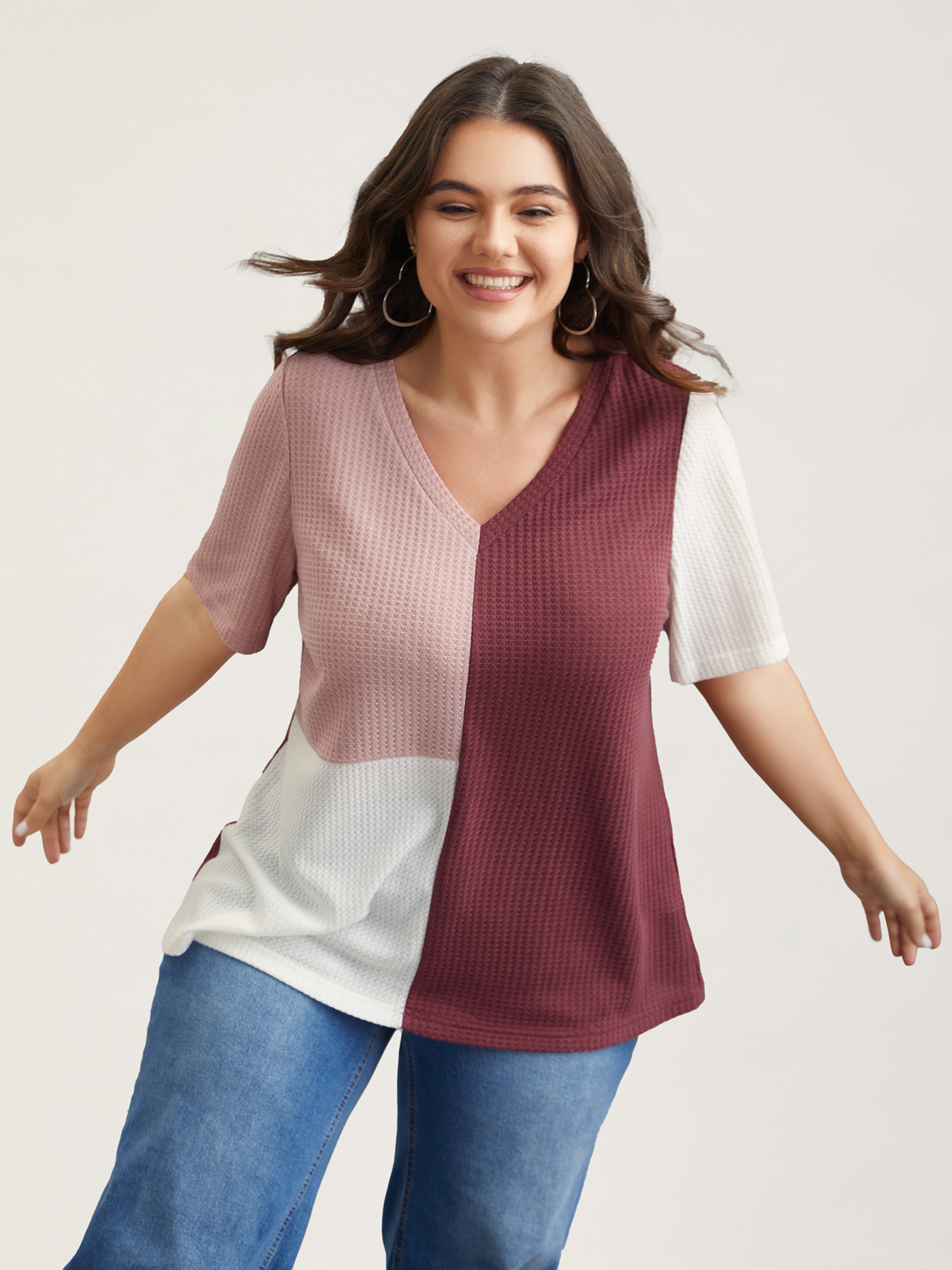 

Plus Size Color Block V-Neck Relaxed Fit T-Shirt Burgundy Women Casual Texture V-neck Everyday T-shirts BloomChic