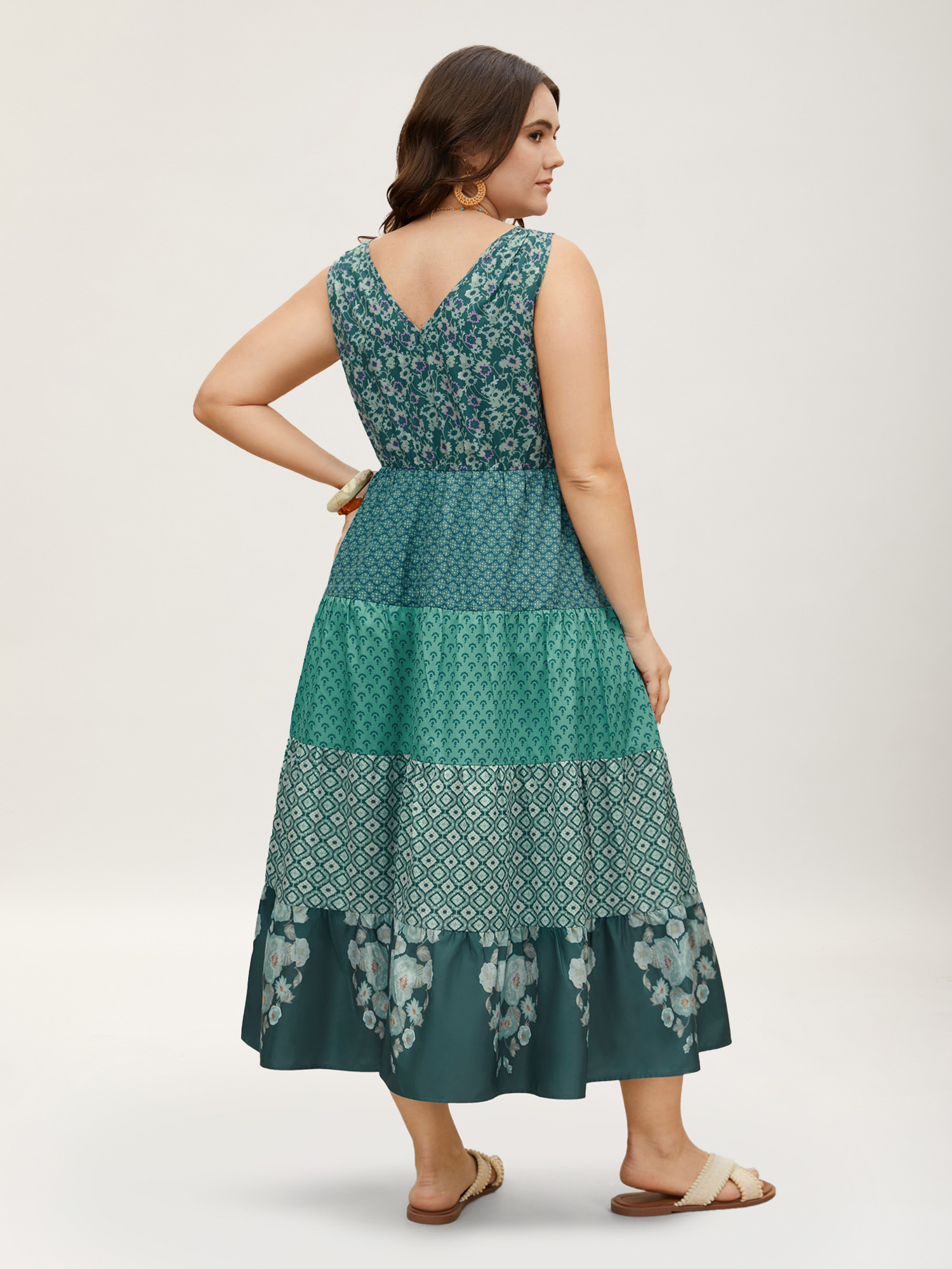 Plus Size Bandana Patchwork Floral Sleeveless Dress Emerald Women Pleated V-neck Sleeveless Curvy BloomChic 22-24/3X 