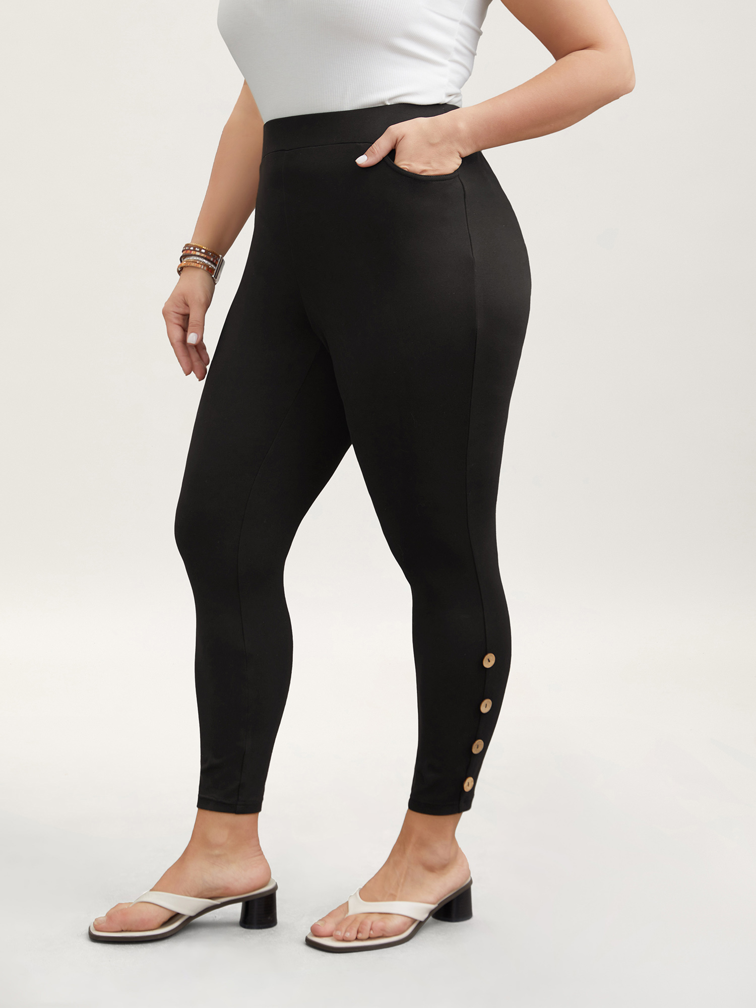 

Plus Size Button Detail Mid-Rise Skinny-Fit Pants Women Black Resort High stretch Skinny Mid Rise Vacation Leggings BloomChic