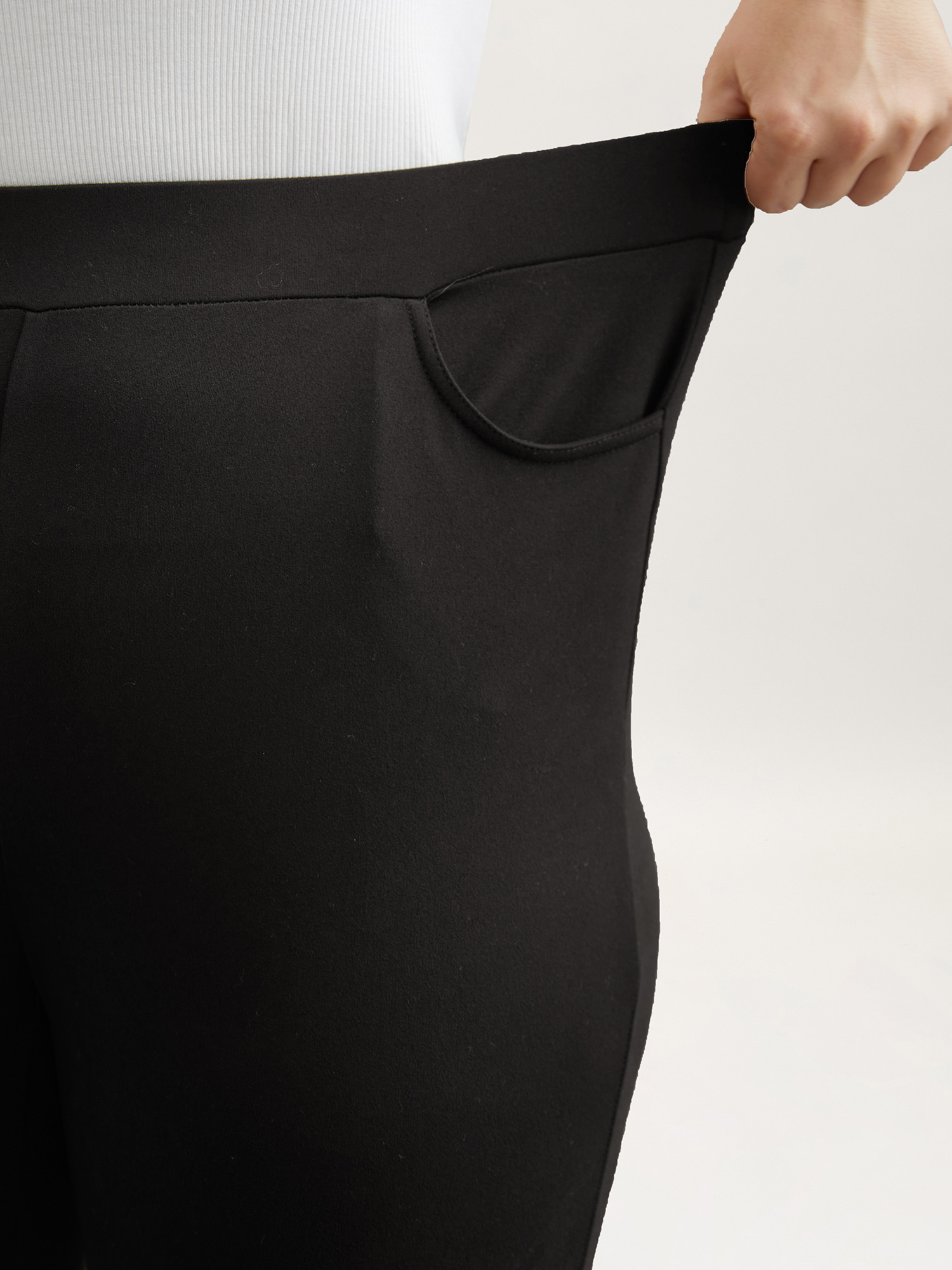 Plus Size Button Detail Mid-Rise Skinny-Fit Pants Women Black Resort High stretch Skinny Mid Rise Vacation Leggings BloomChic 22-24/3X 