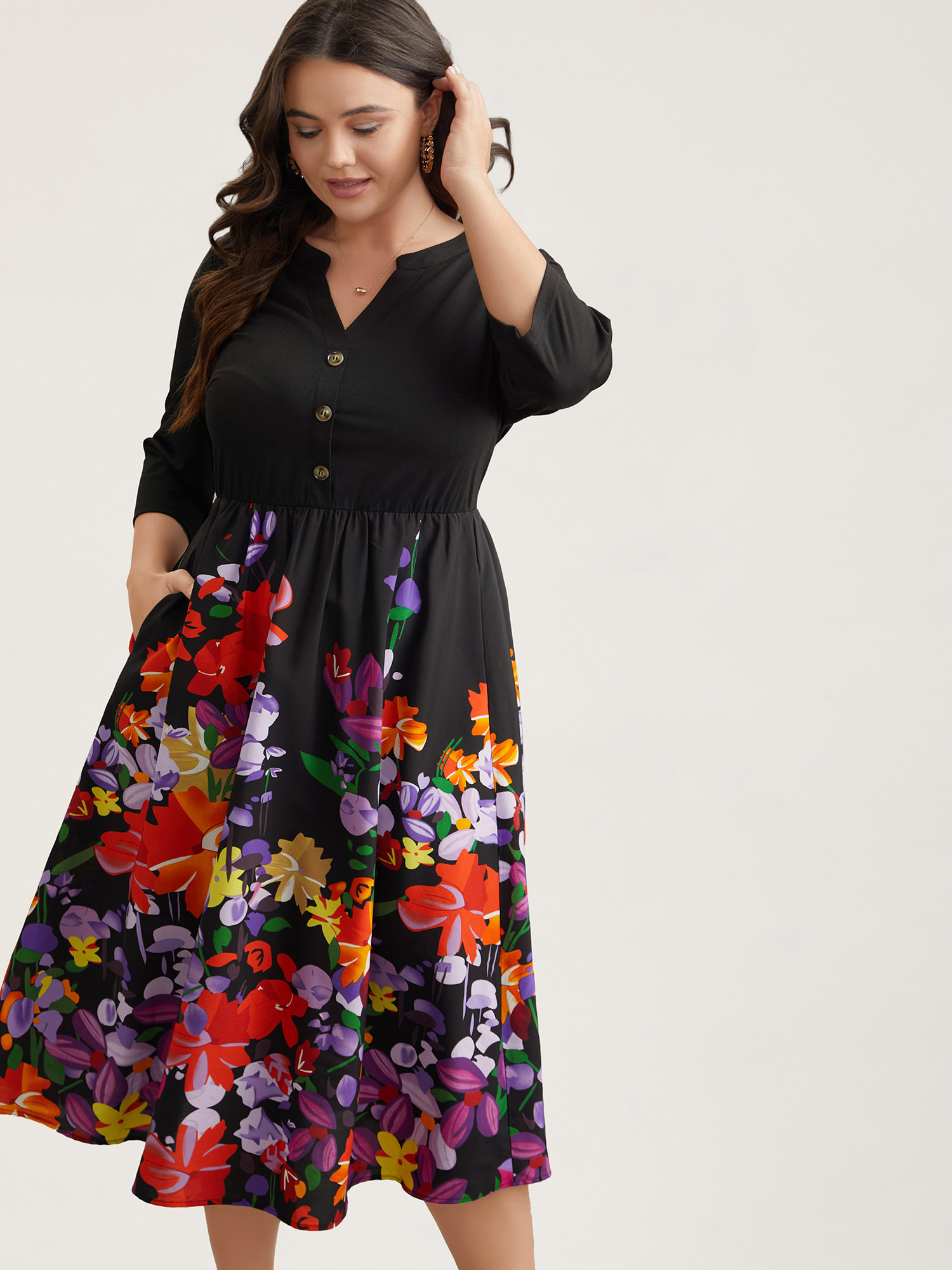 Plus Size Brush Stroke Flowers Notched Collar Dress Black Women Casual Button V-neck Elbow-length sleeve Curvy BloomChic 26/4X 