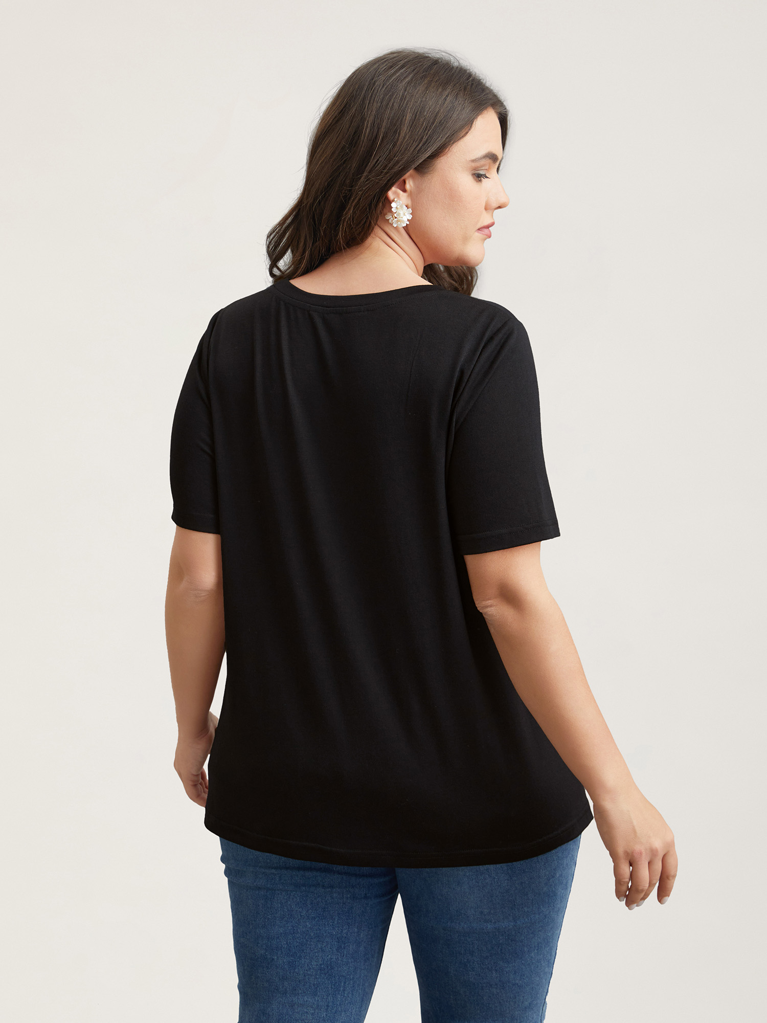Plus Size Floral Motif Crew Neck Fitted T-Shirt Black Women Elegant Non Natural Flowers Round Neck Everyday T-shirts BloomChic 28/5X 