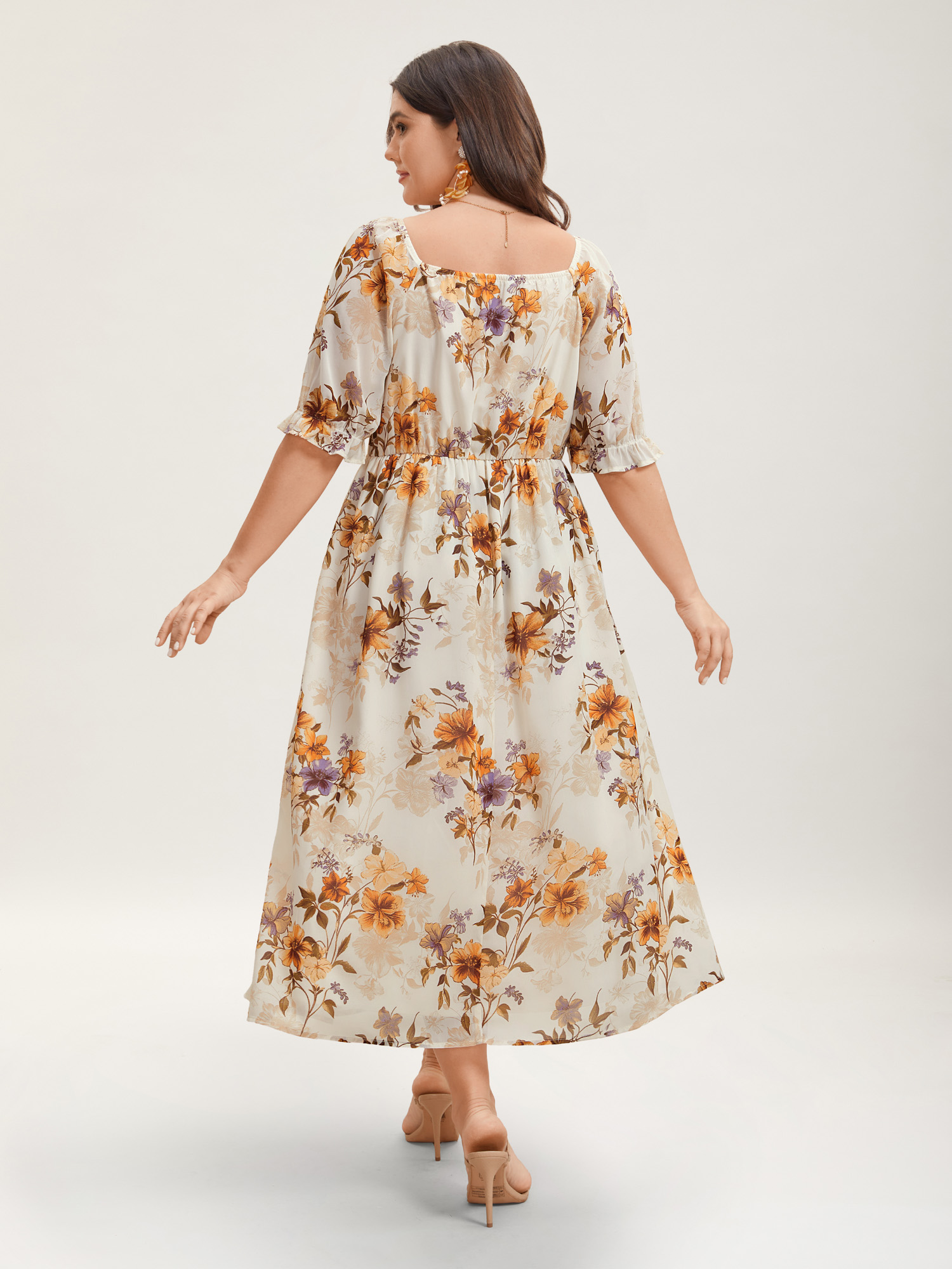 Plus Size Chiffon Floral Waist-Cinched Maxi Dress Beige Women Elegant Gathered Heart neckline Half Sleeve Curvy BloomChic 26/4X 