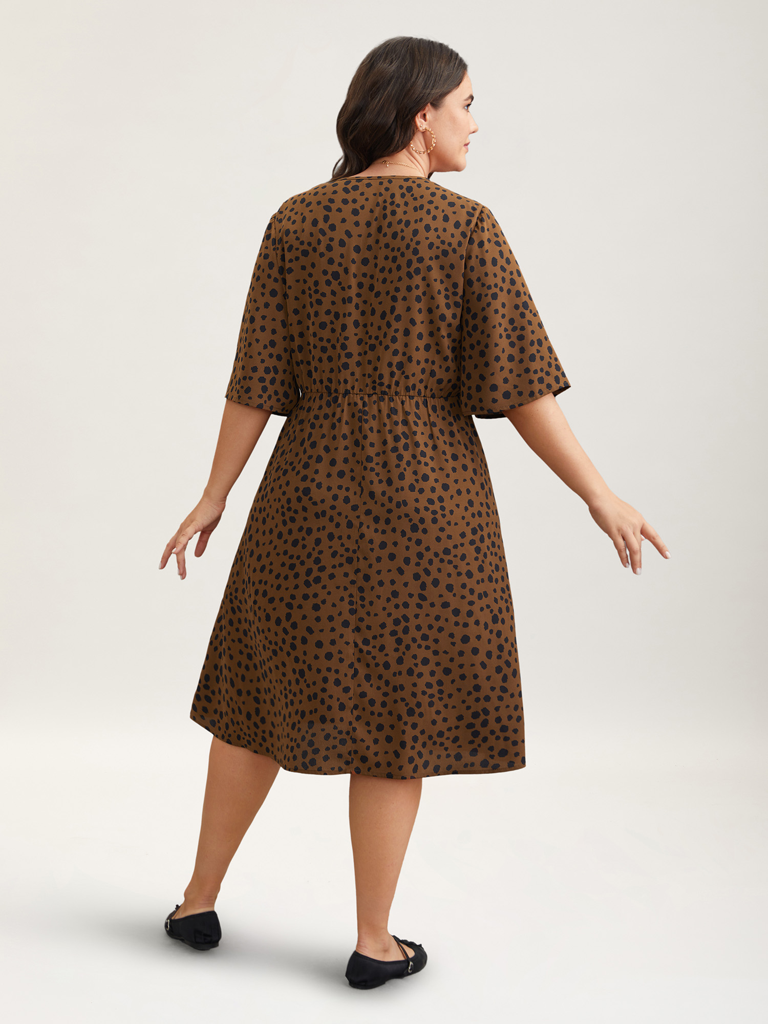 

Plus Size Leopard Print Button Placket Midi Dress Browncoffeecolor Women Casual Button V-neck Half Sleeve Curvy BloomChic