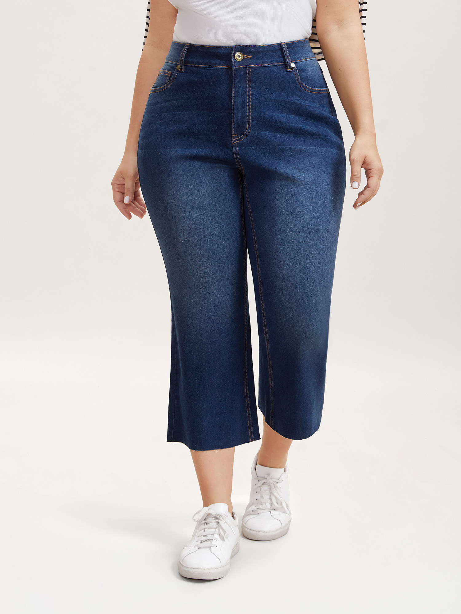 

Plus Size Loose Frayed Hem Crop Jeans Women Denimindigo Casual Button Medium stretch Slanted pocket Jeans BloomChic