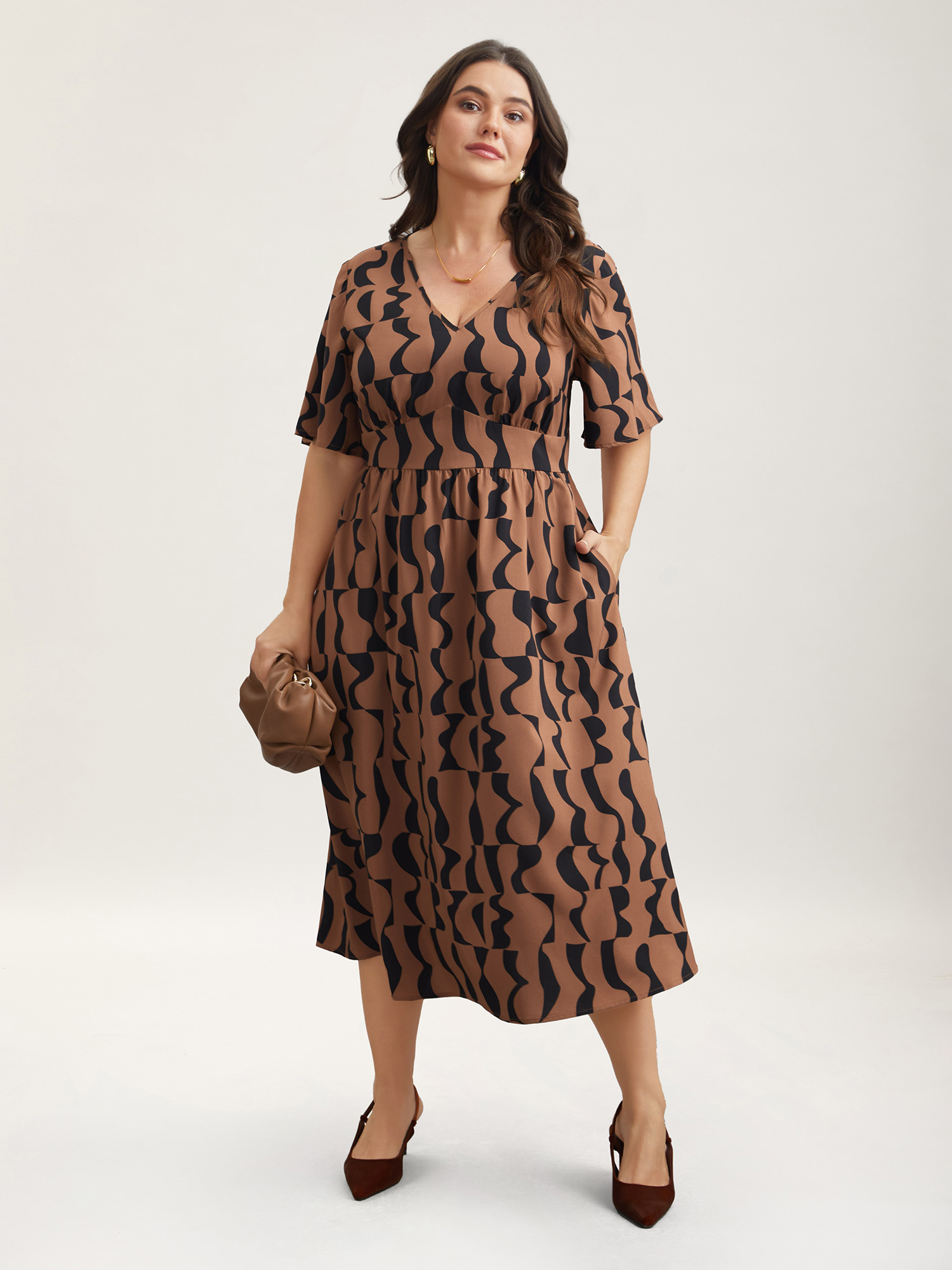 Plus Size Wavy Print Corset Style Midi Dress Browncoffeecolor Women At the Office Gathered V-neck Short sleeve Curvy BloomChic 14-16/1X 