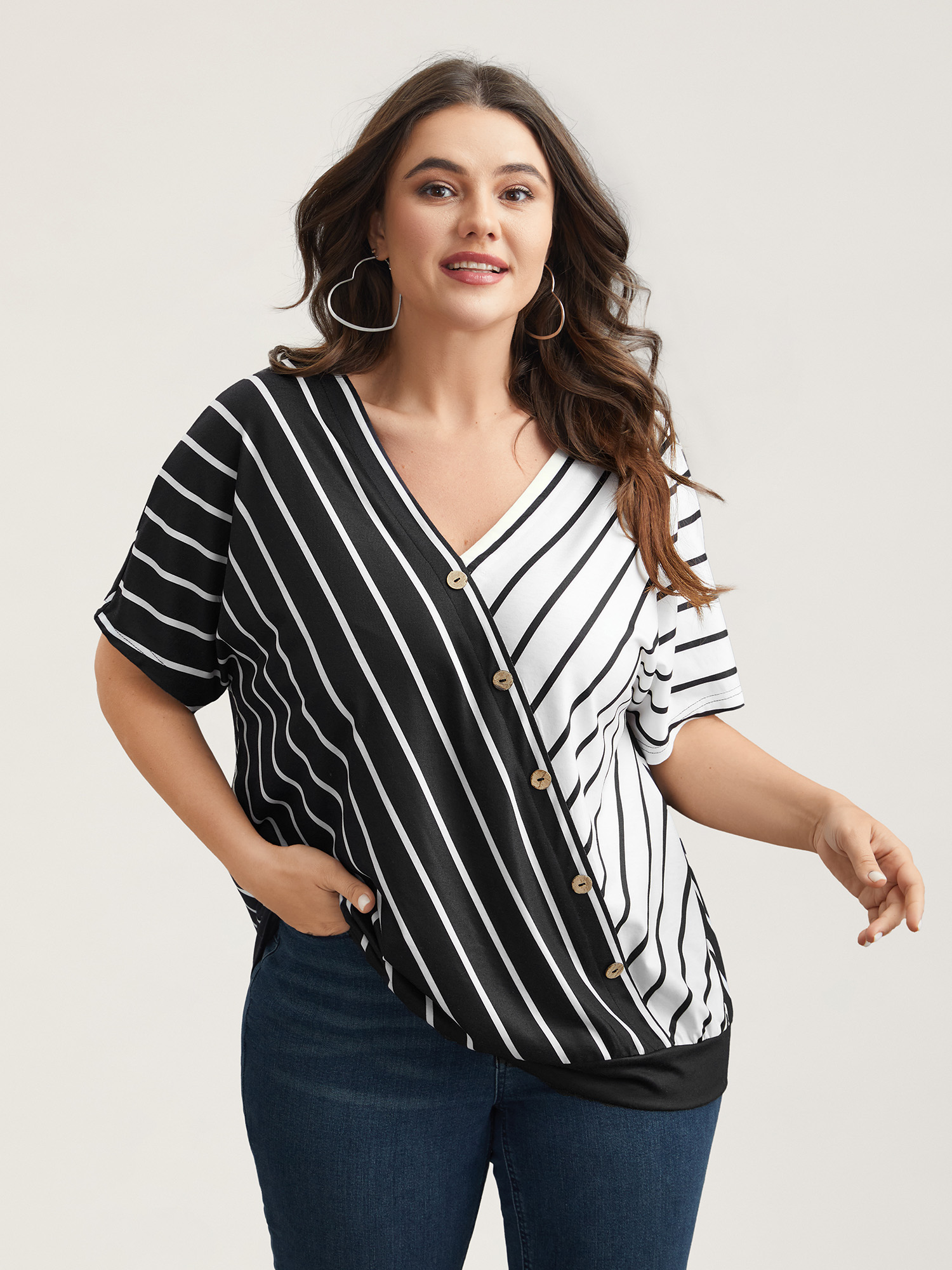 

Plus Size Color Contrast Stripes Button Top Black V-neck Short sleeve Casual Jersey Tops