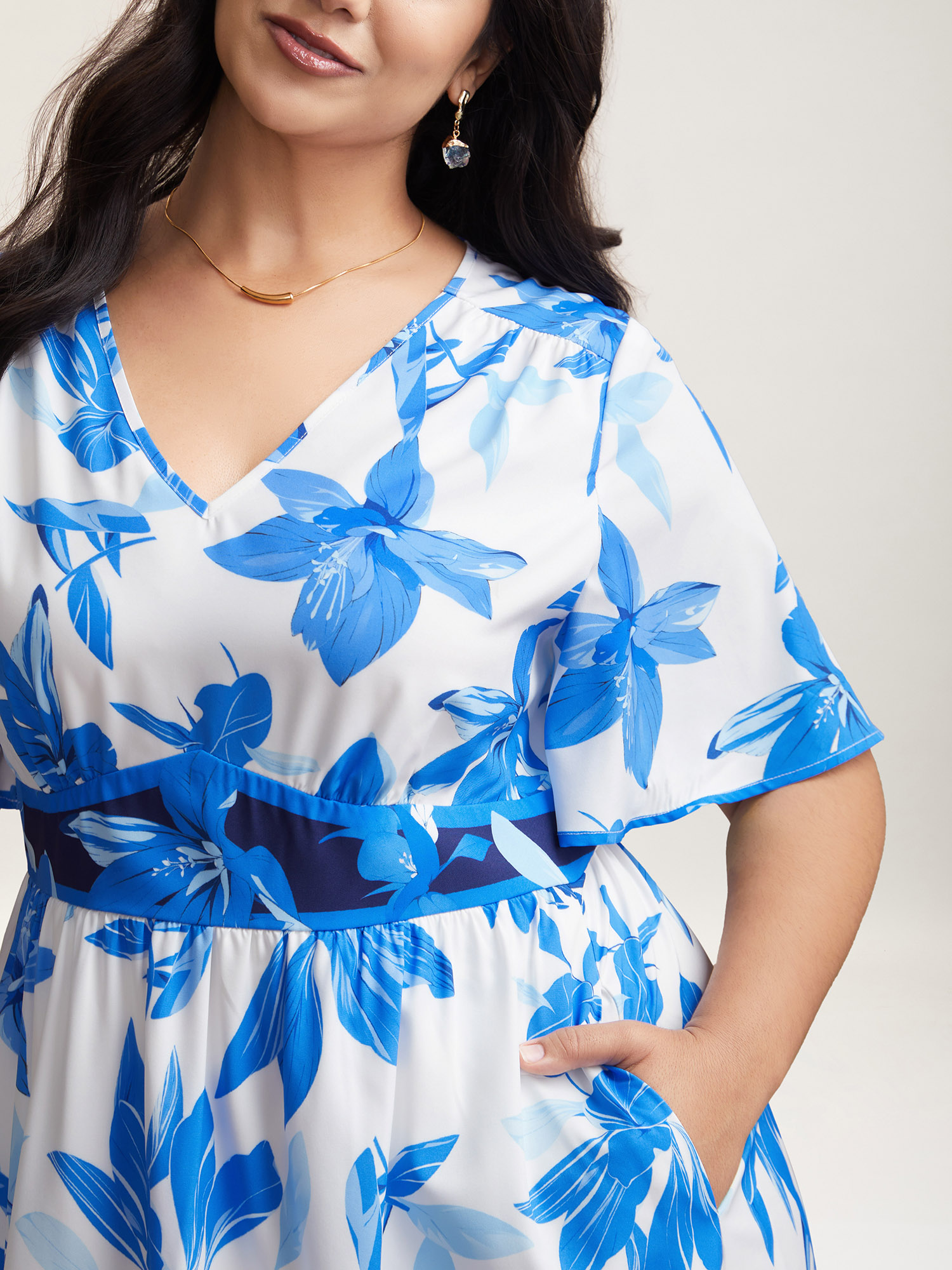 Plus Size Positioned Floral Waist-Cinched Midi Dress DarkBlue Women Elegant Gathered V-neck Half Sleeve Curvy BloomChic 26/4X 