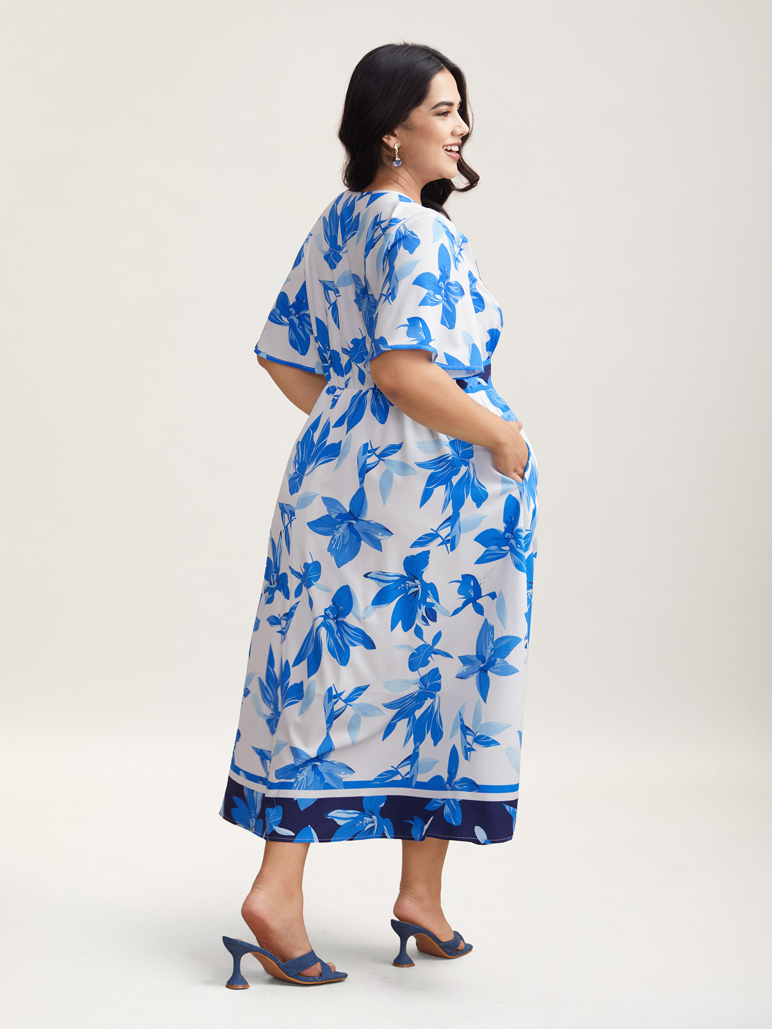 Plus Size Positioned Floral Waist-Cinched Midi Dress DarkBlue Women Elegant Gathered V-neck Half Sleeve Curvy BloomChic 26/4X 