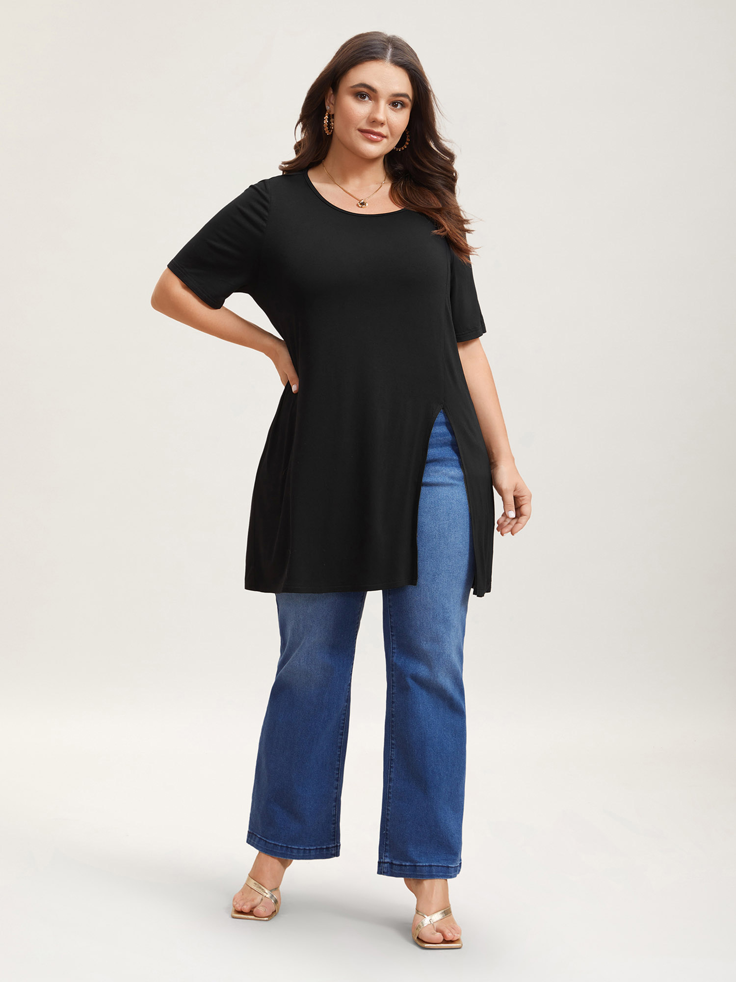 Plus Size Side-Split Plain Round Neck T-Shirt Black Women Casual Slit Non Loose Everyday T-shirts BloomChic 26/4X 