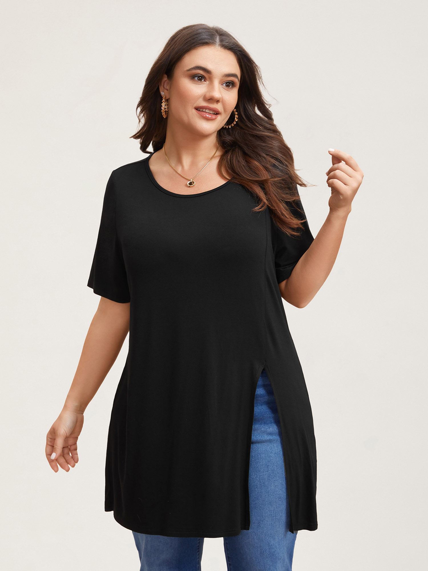 Plus Size Side-Split Plain Round Neck T-Shirt Black Women Casual Slit Non Loose Everyday T-shirts BloomChic 26/4X 