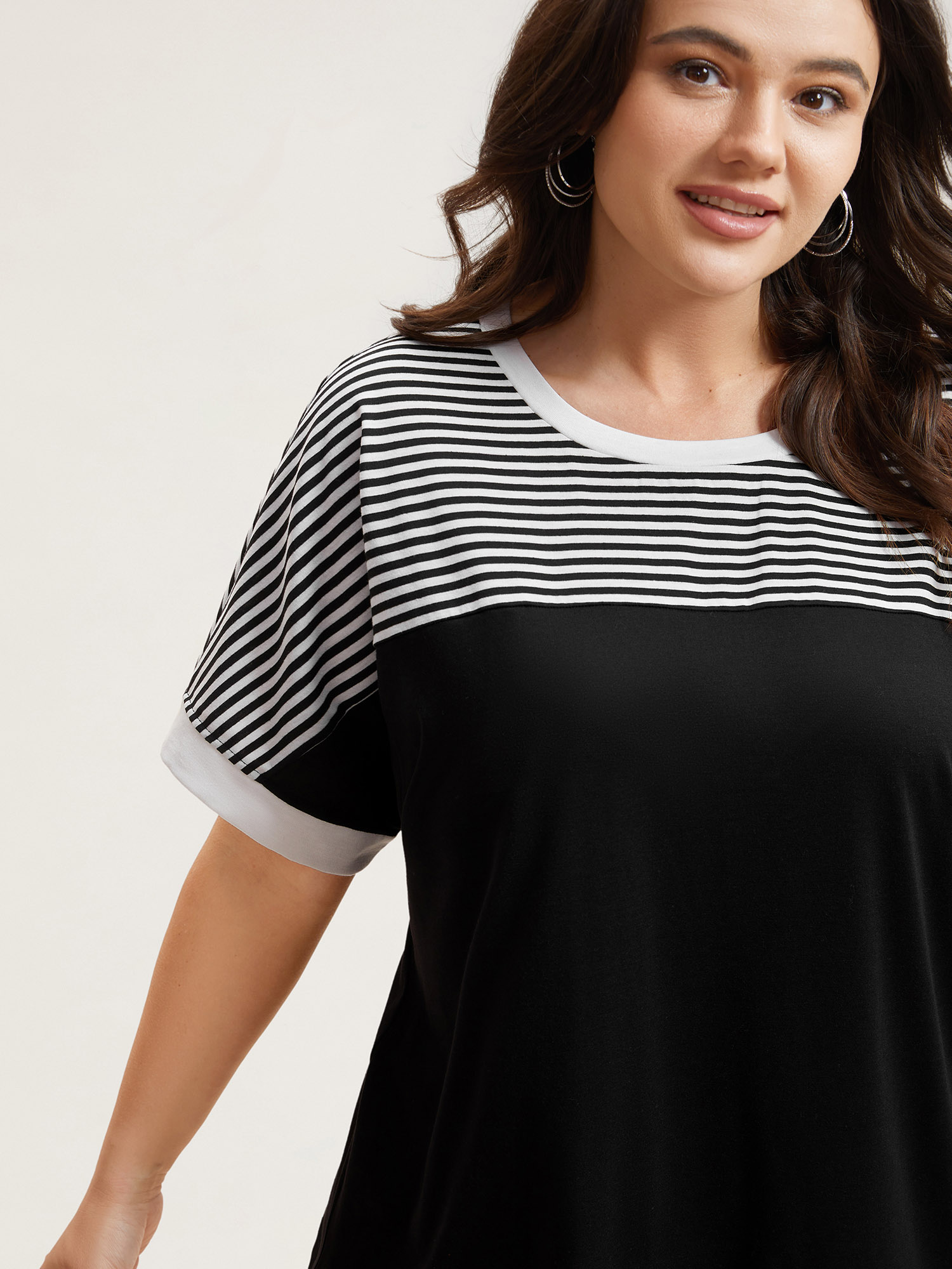Plus Size Solid and Striped Contrast Hem T-Shirt Black Women Casual Contrast Round Neck Everyday T-shirts BloomChic 26/4X 