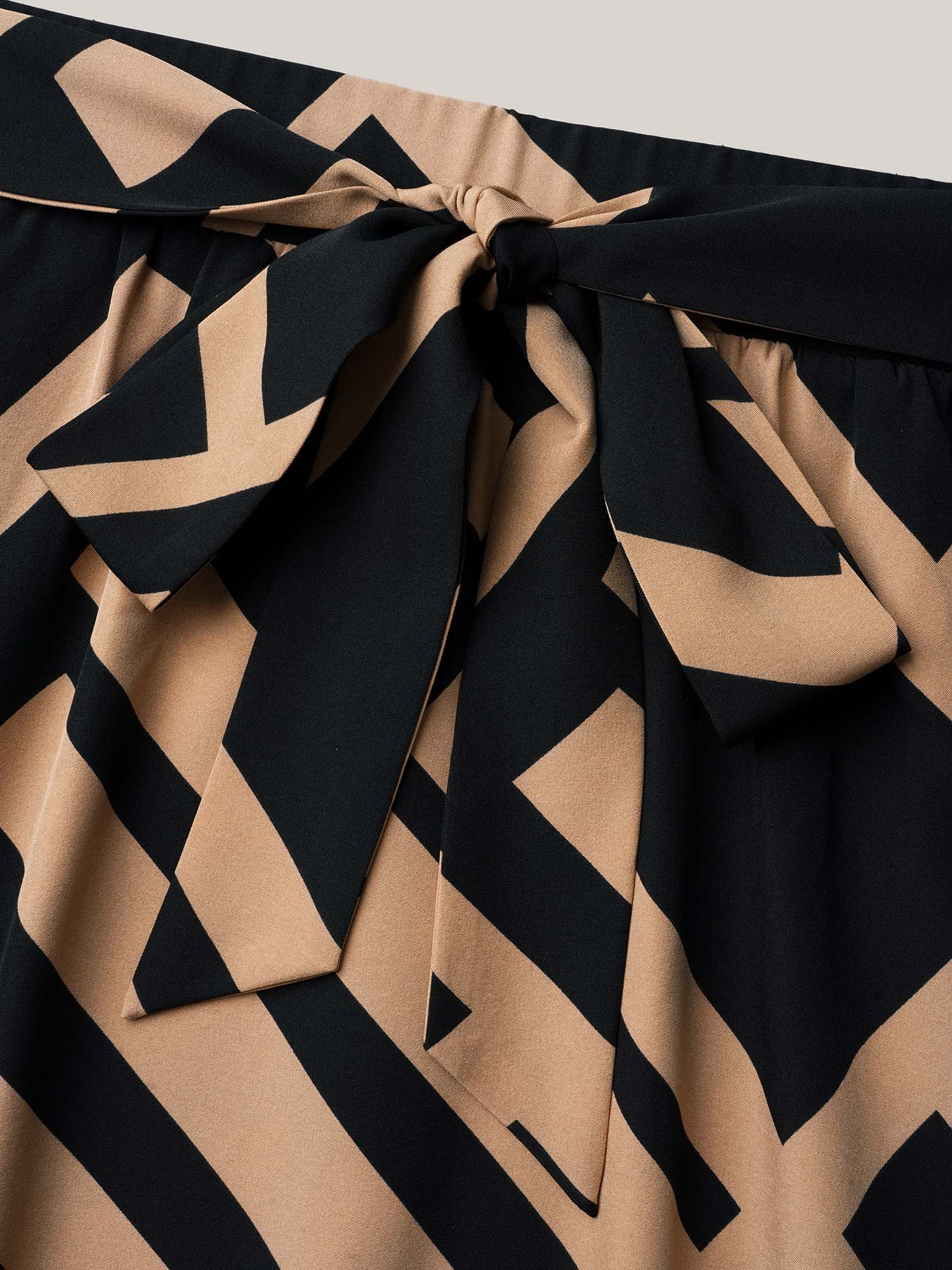 Plus Size Geo Print Colorblock Waist-Tie Skirt Women Tan At the Office Tie knot No stretch Slanted pocket Work Skirts BloomChic 28/5X 