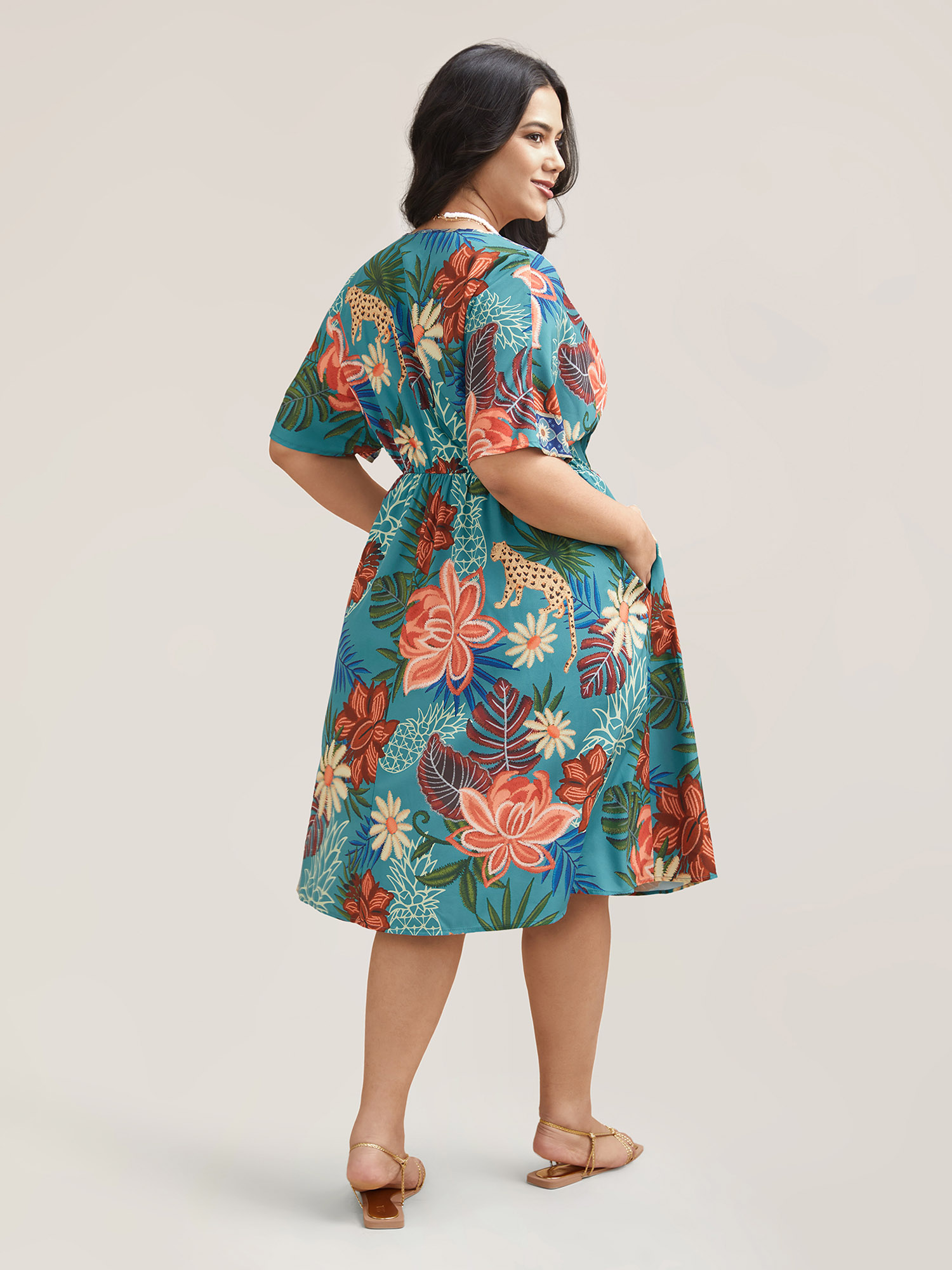 Plus Size Floral Print Surplice Neck Pockets Midi Dress Cerulean Women Resort Non Overlap Collar Short sleeve Curvy BloomChic 12/L 