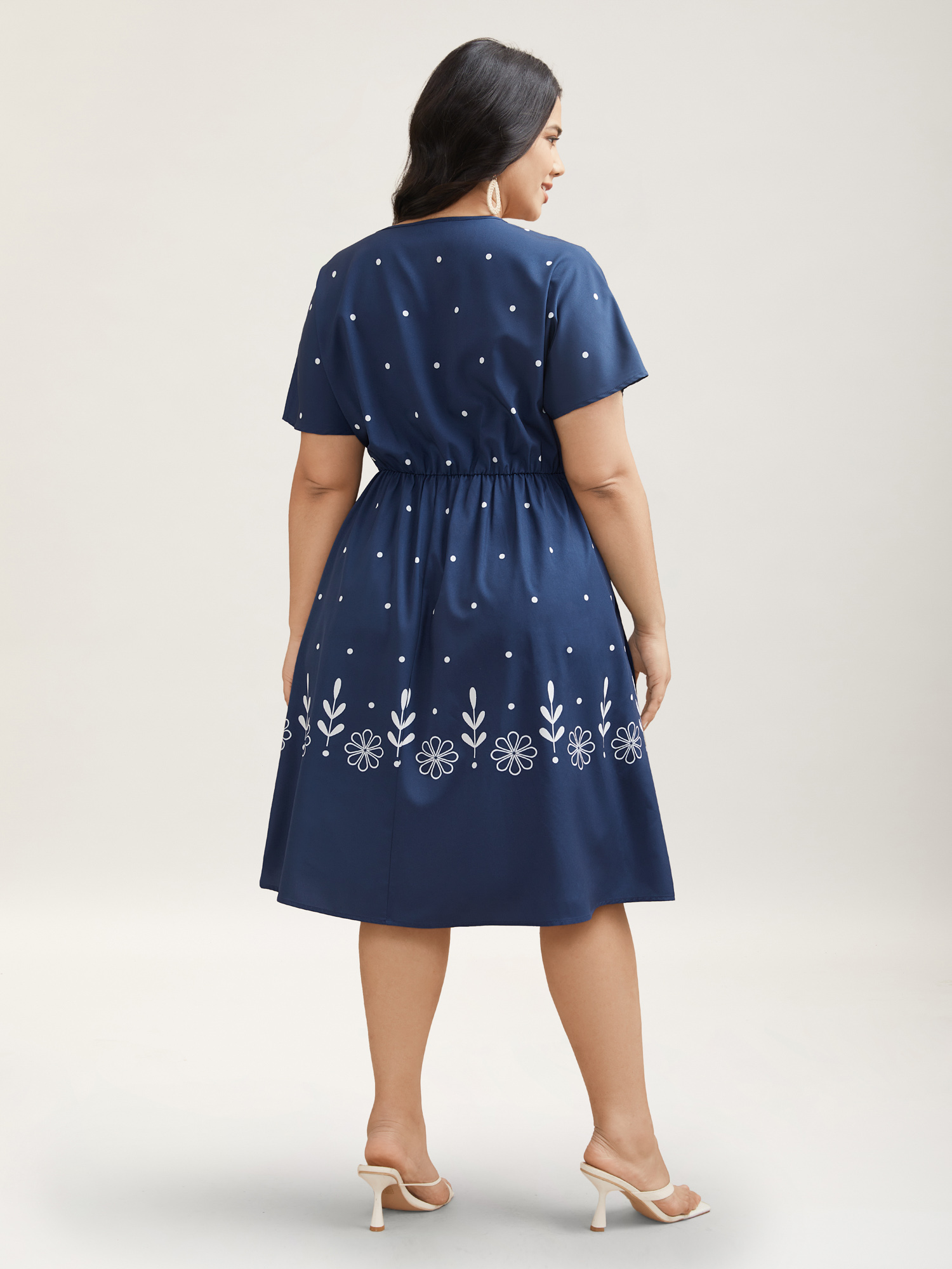 

Plus Size Floral Print V-Neck Pockets Midi Dress DarkBlue Women Resort Non V-neck Short sleeve Curvy BloomChic