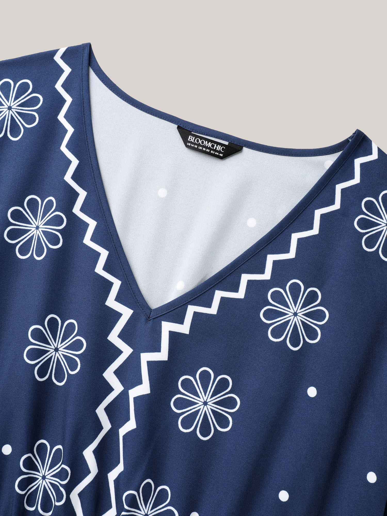 Plus Size Floral Print V-Neck Pockets Midi Dress DarkBlue Women Resort Non V-neck Short sleeve Curvy BloomChic 30/6X 