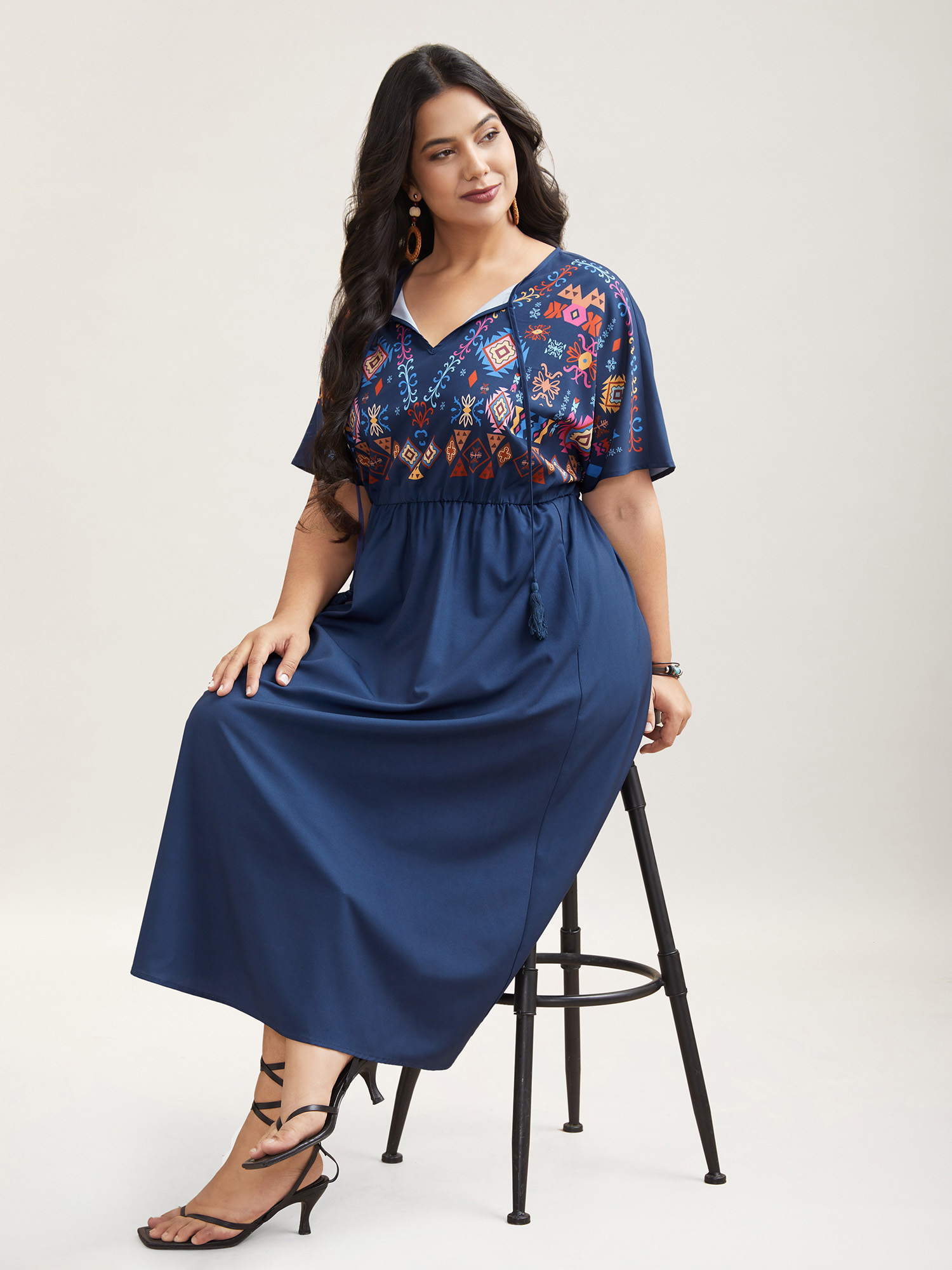 Plus Size Multi-Color Floral Print Pockets Maxi Dress DarkBlue Women Resort Tie knot Round Neck Short sleeve Curvy BloomChic 28/5X 