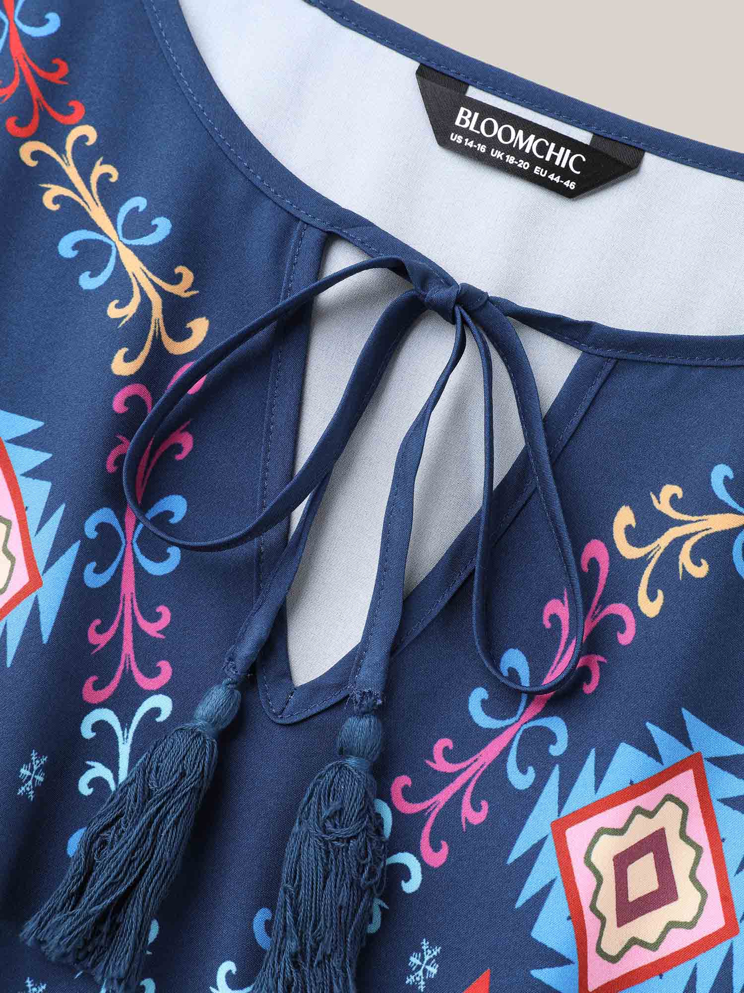 Plus Size Multi-Color Floral Print Pockets Maxi Dress DarkBlue Women Resort Tie knot Round Neck Short sleeve Curvy BloomChic 28/5X 